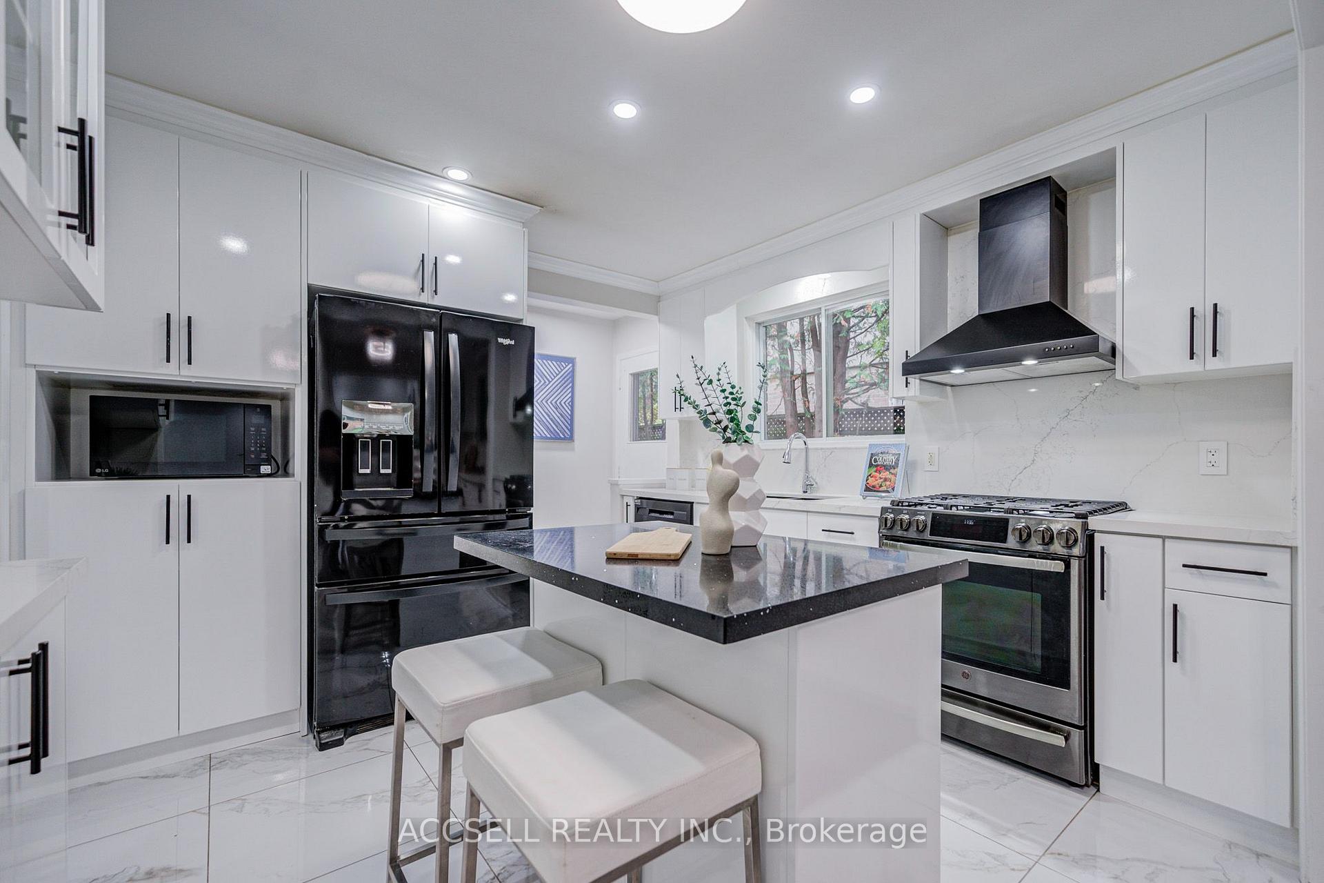 Photo 11 of 440 Sunset Drive, Oakville, West — HOMEH