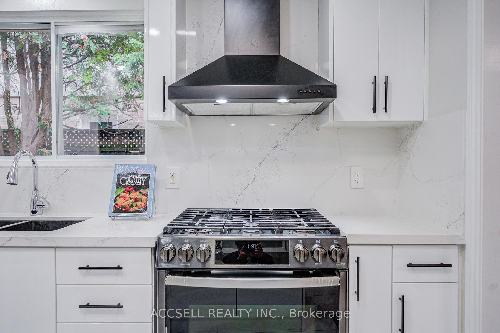 Photo 13 of 440 Sunset Drive, Oakville, West — HOMEH