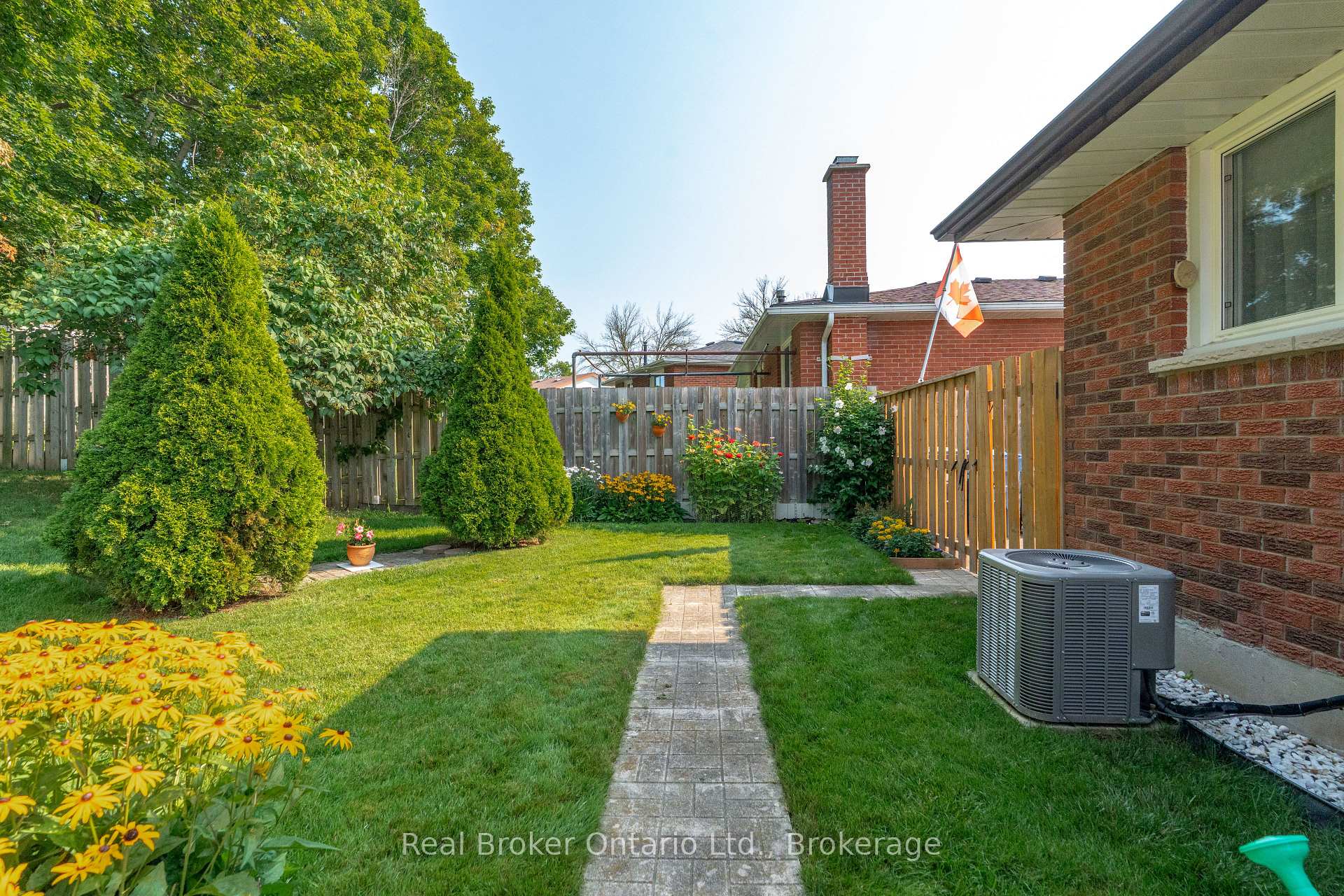 Photo 40 of 22 Mountford Drive, Guelph, Grange Road — HOMEH
