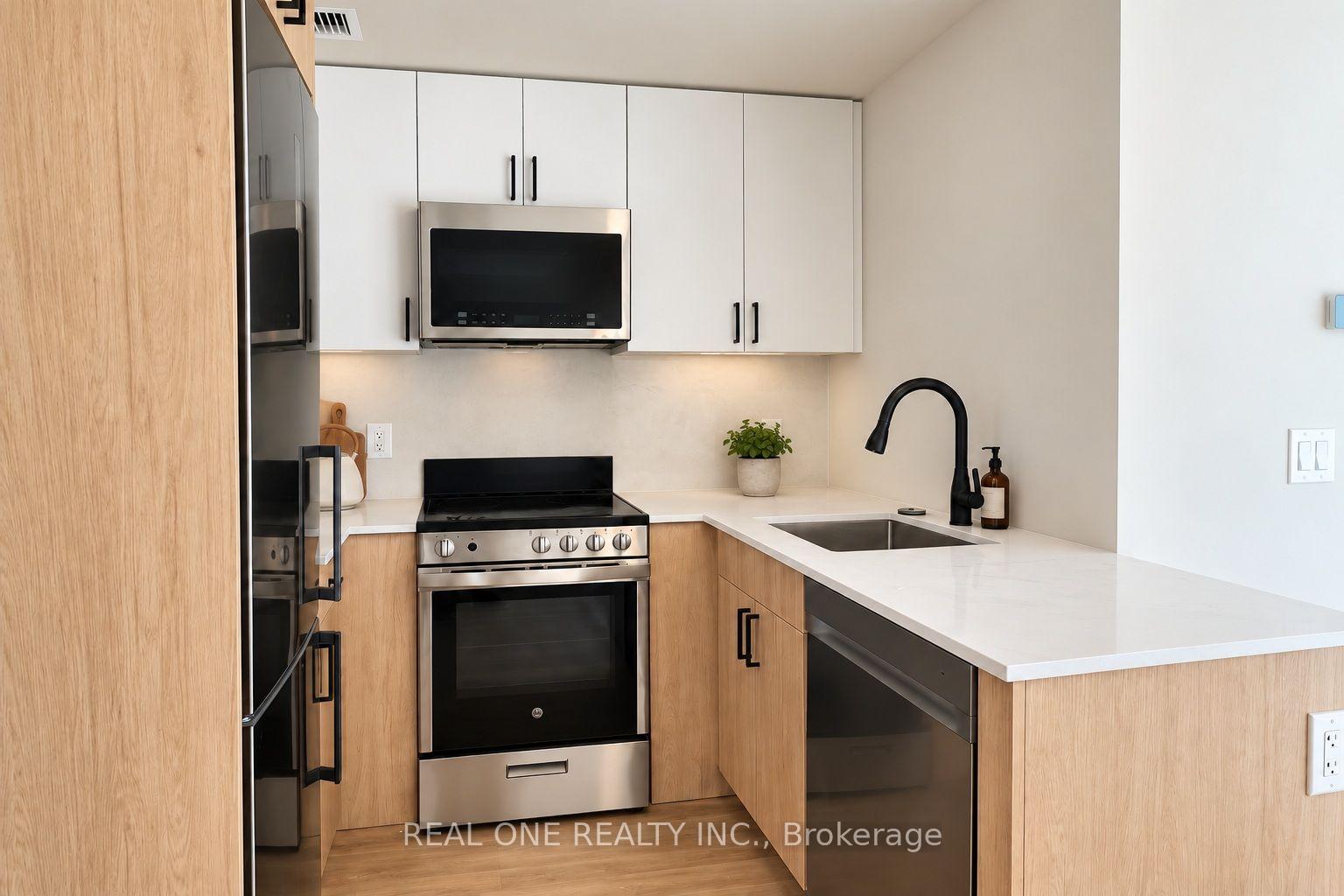 Photo 7 of Unit 602, 810 King Street W, Hamilton, Westdale — HOMEH