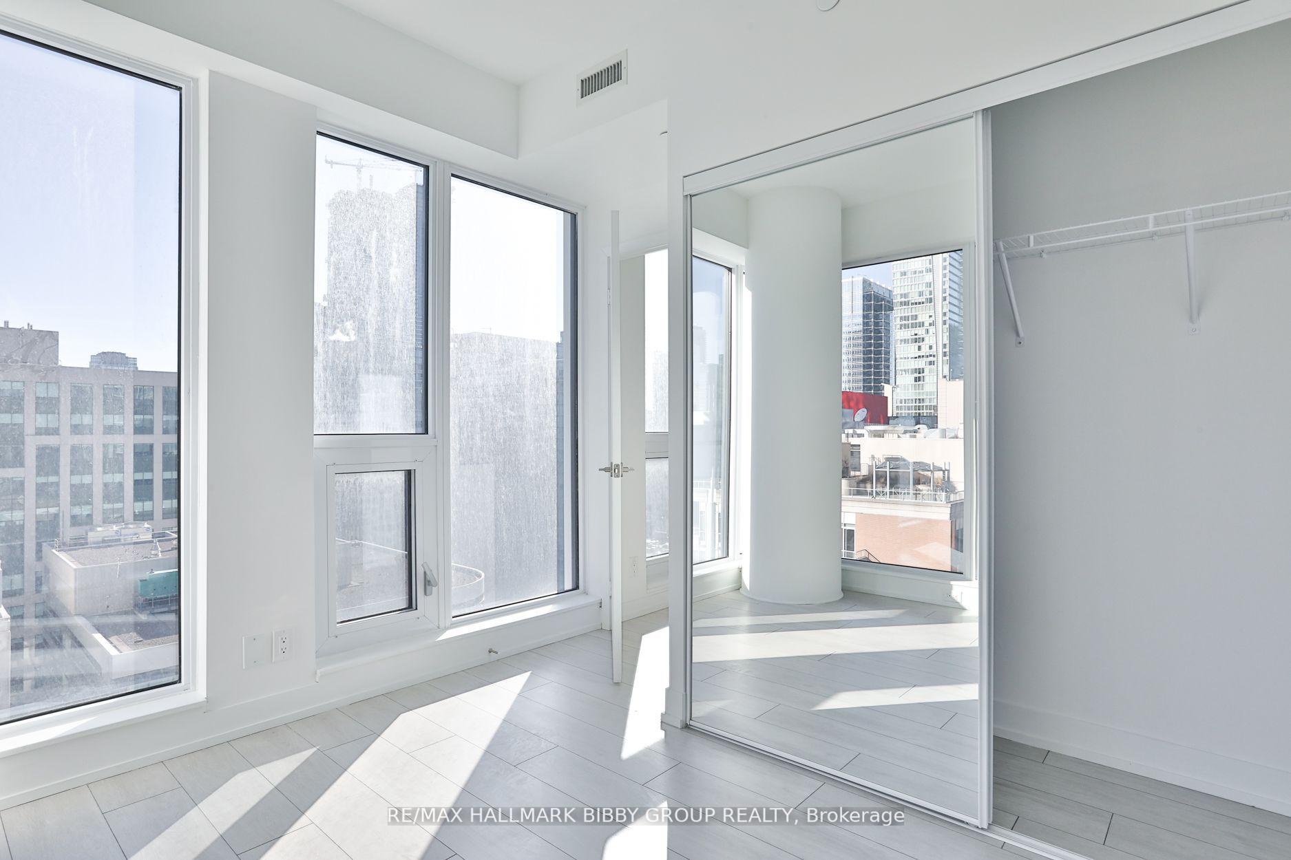 Photo 9 of Unit 1911, 55 Mercer Street, Toronto, Waterfront Communities — HOMEH