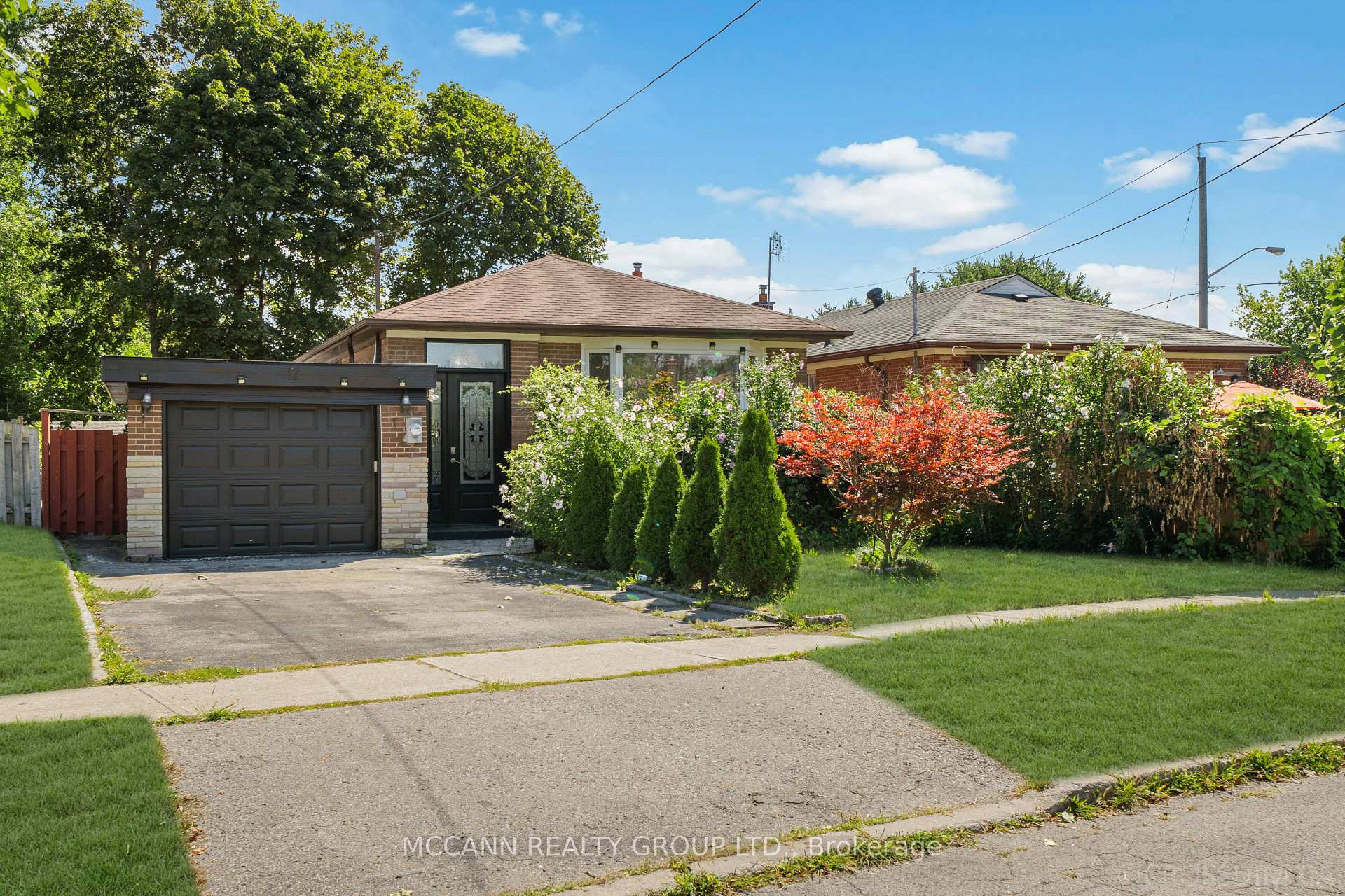 Photo 1 of 17 Barlow Road, Scarborough, Woburn — HOMEH