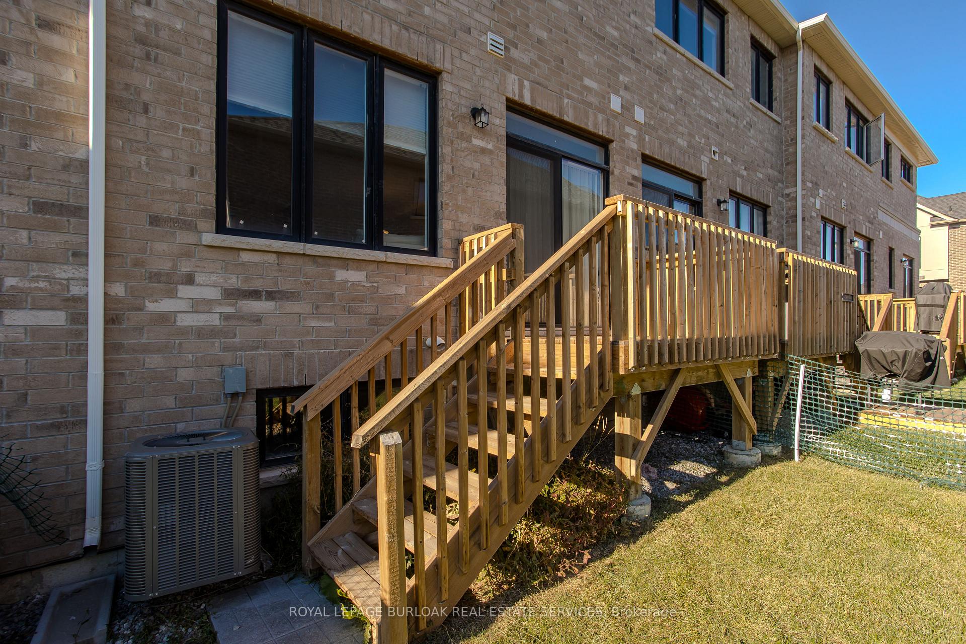 Photo 12 of 1402 Almonte Drive, Burlington, Tyandaga — HOMEH