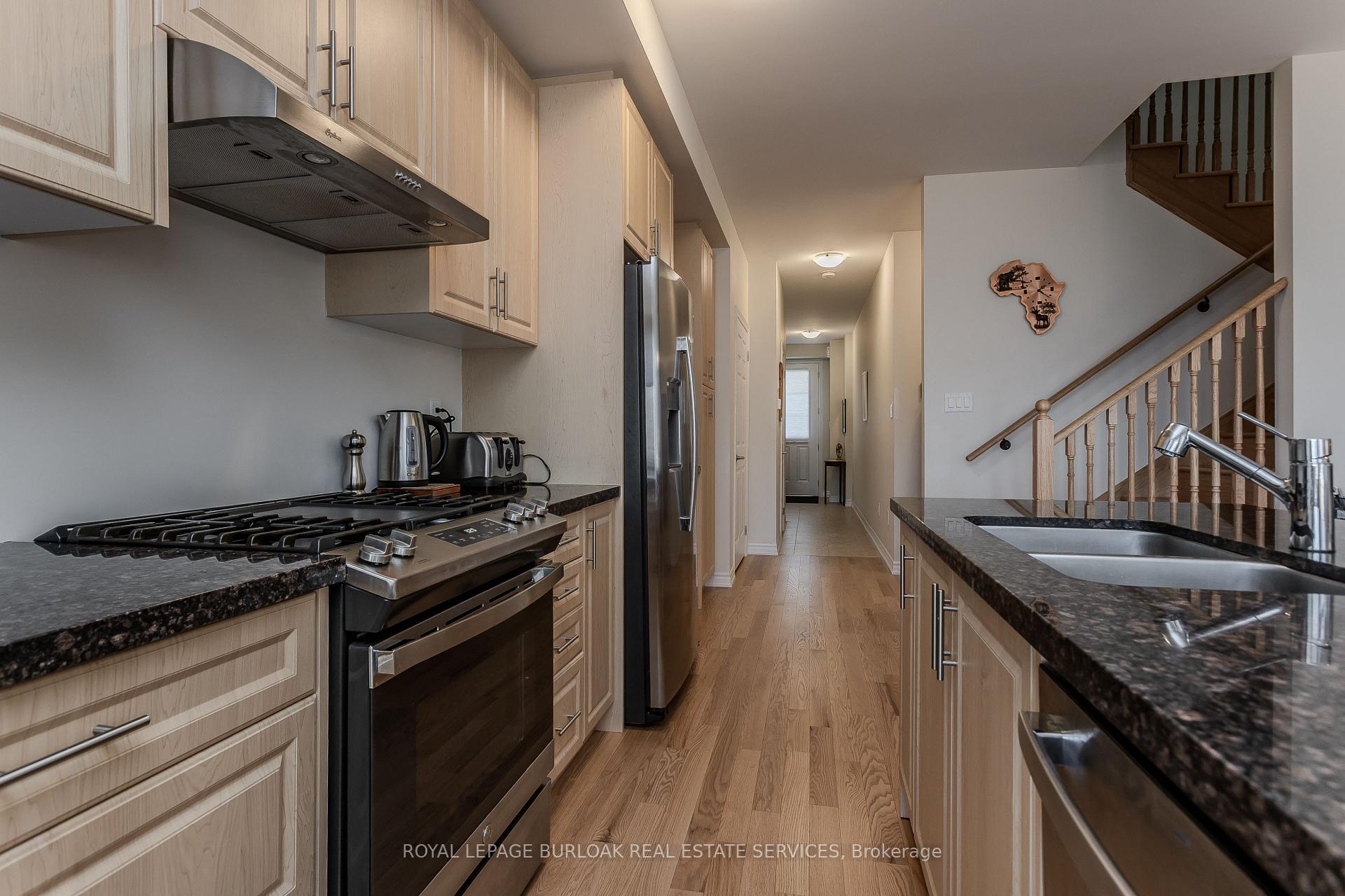 Photo 18 of 1402 Almonte Drive, Burlington, Tyandaga — HOMEH