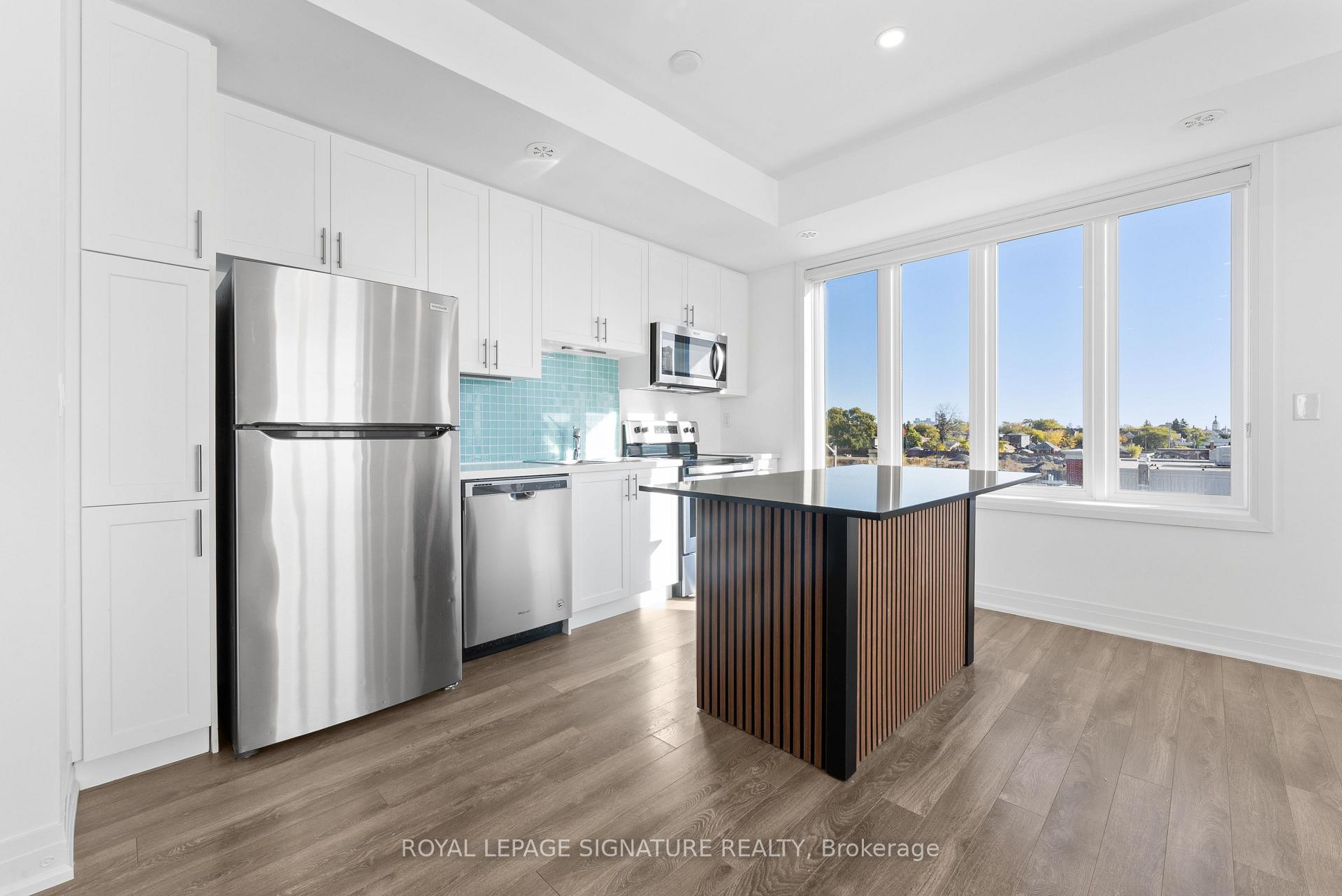 Photo 3 of Unit 19, 100 Long Branch Avenue, Etobicoke, Long Branch — HOMEH