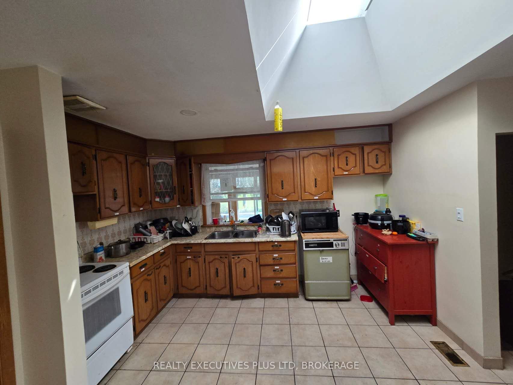 Photo 7 of 131 Fairview Avenue, St. Thomas — HOMEH