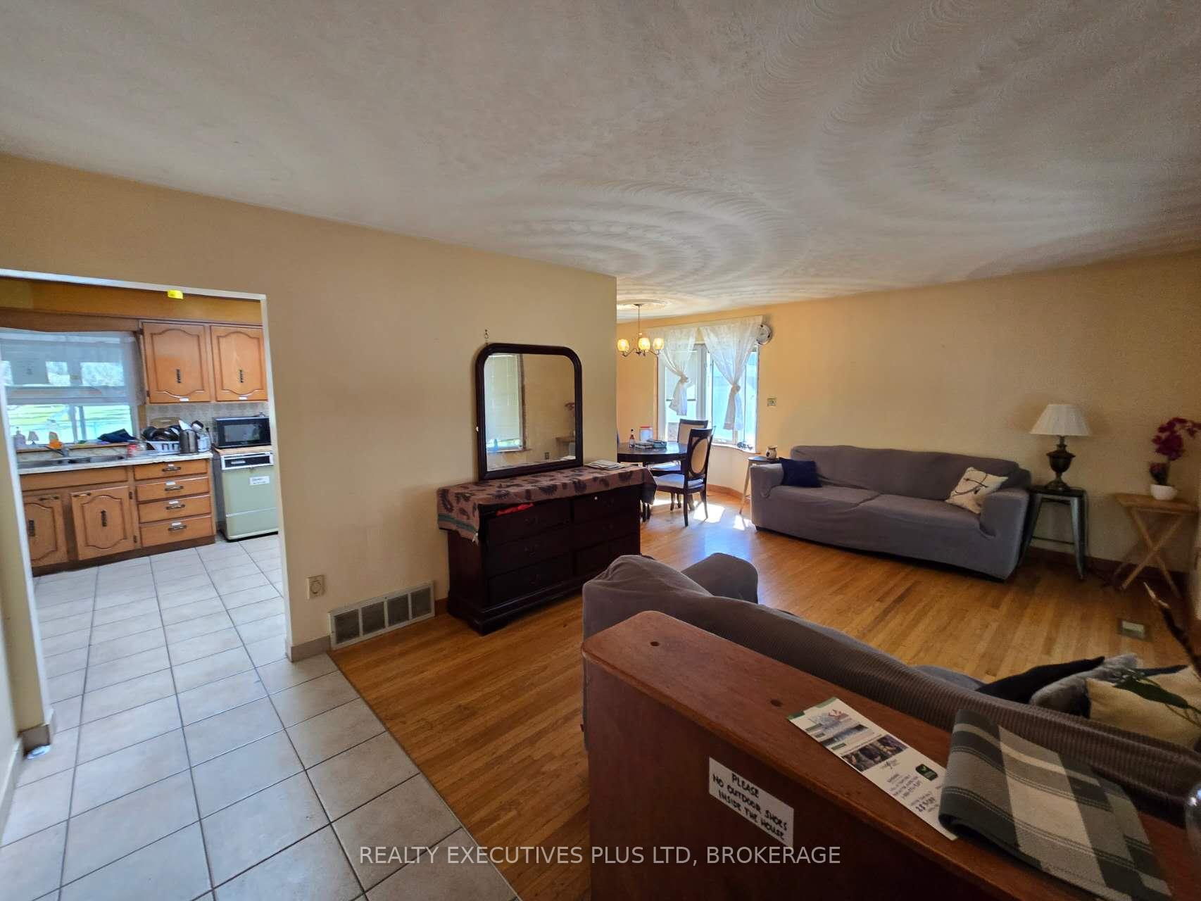 Photo 8 of 131 Fairview Avenue, St. Thomas — HOMEH