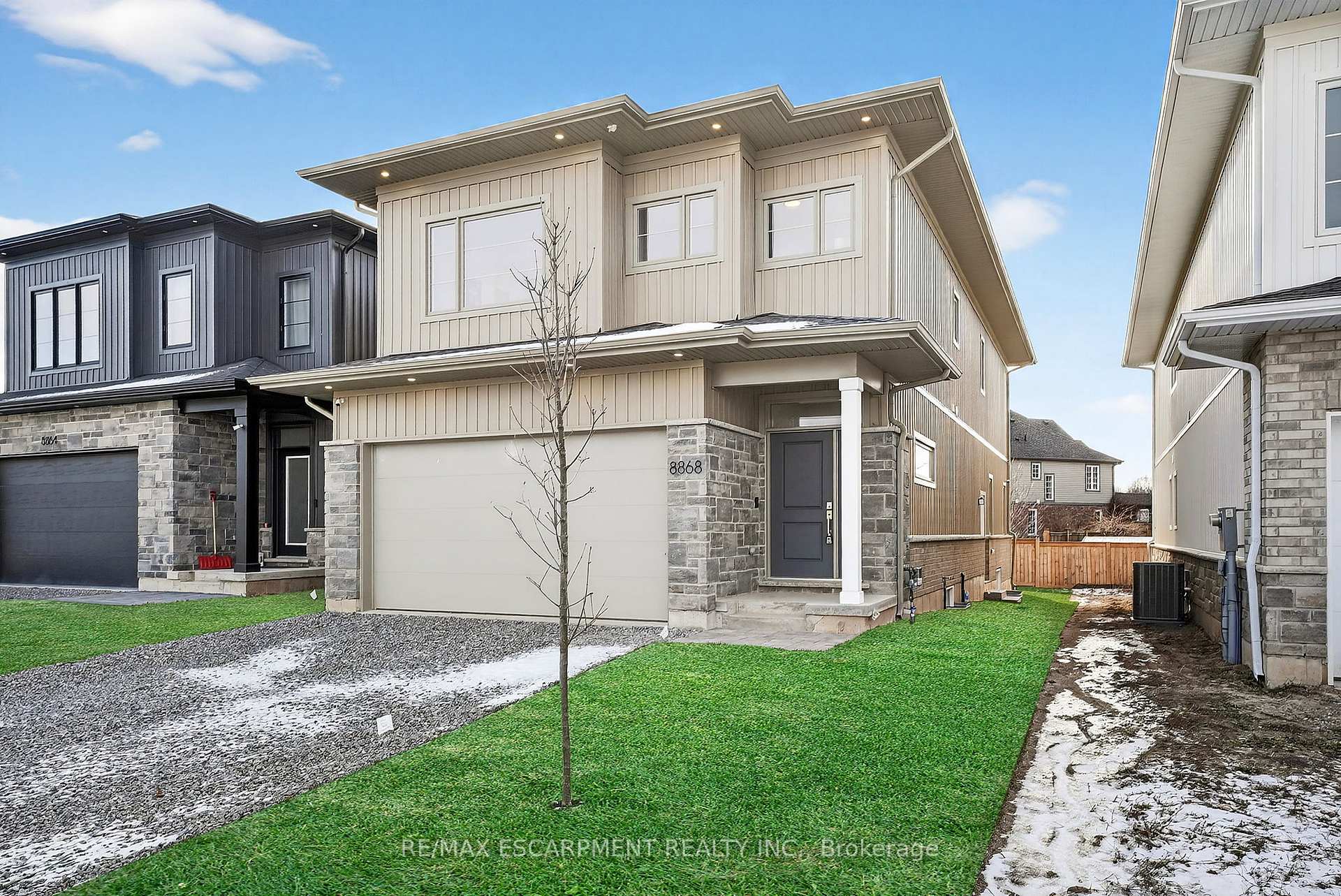 Photo 2 of 8868 Angie Drive, Niagara Falls, Forestview — HOMEH