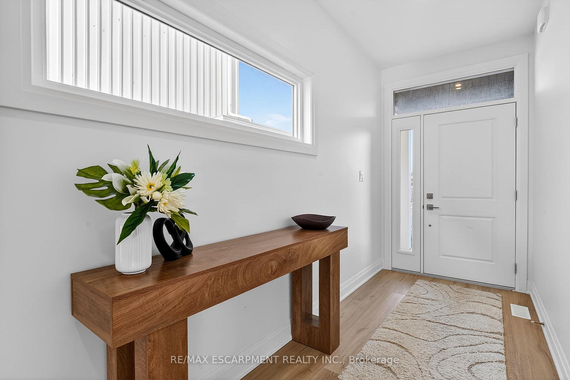 Photo 3 of 8868 Angie Drive, Niagara Falls, Forestview — HOMEH