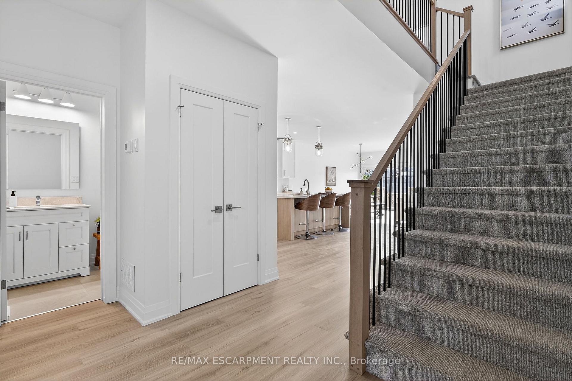 Photo 5 of 8868 Angie Drive, Niagara Falls, Forestview — HOMEH