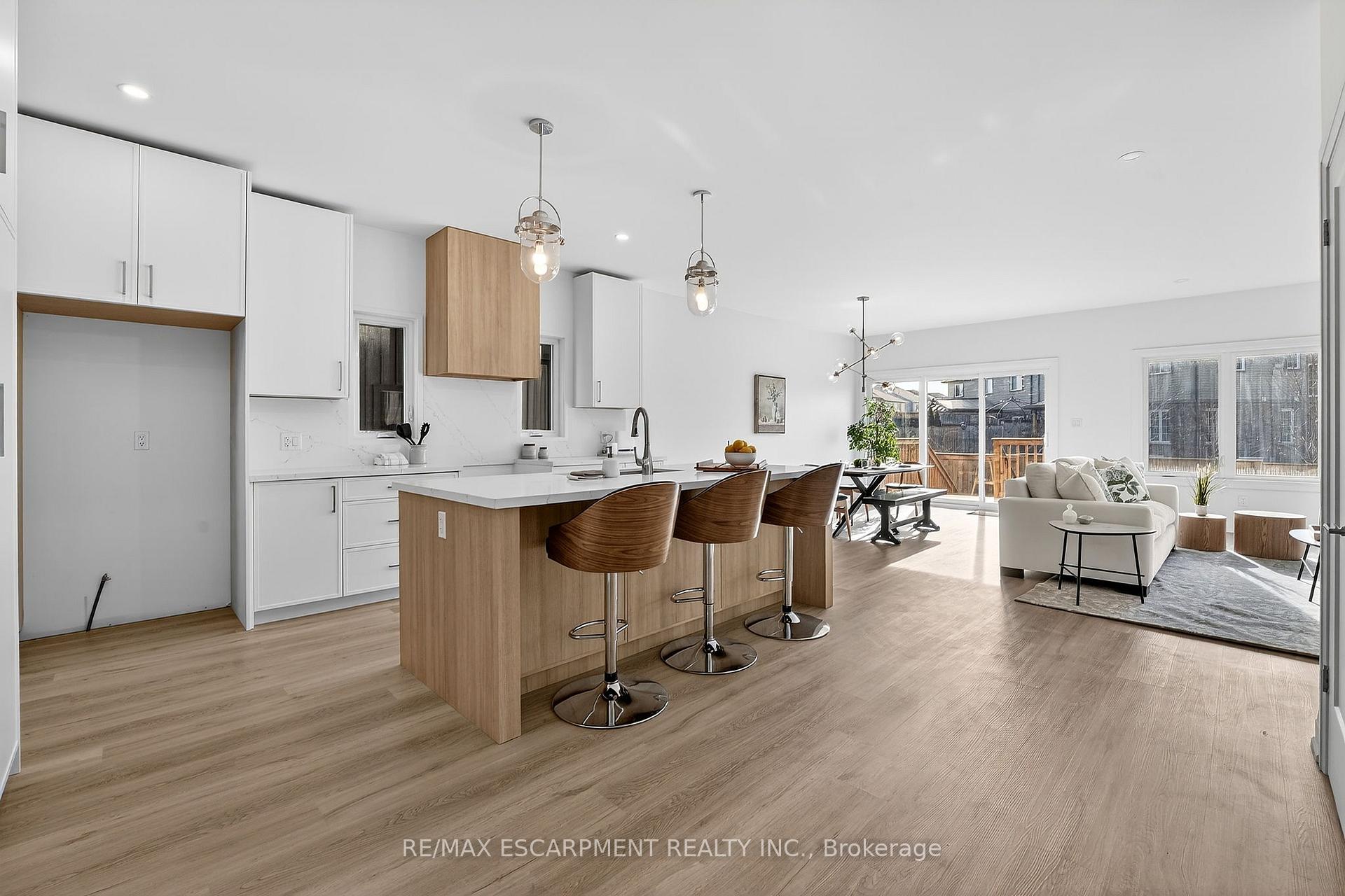 Photo 7 of 8868 Angie Drive, Niagara Falls, Forestview — HOMEH