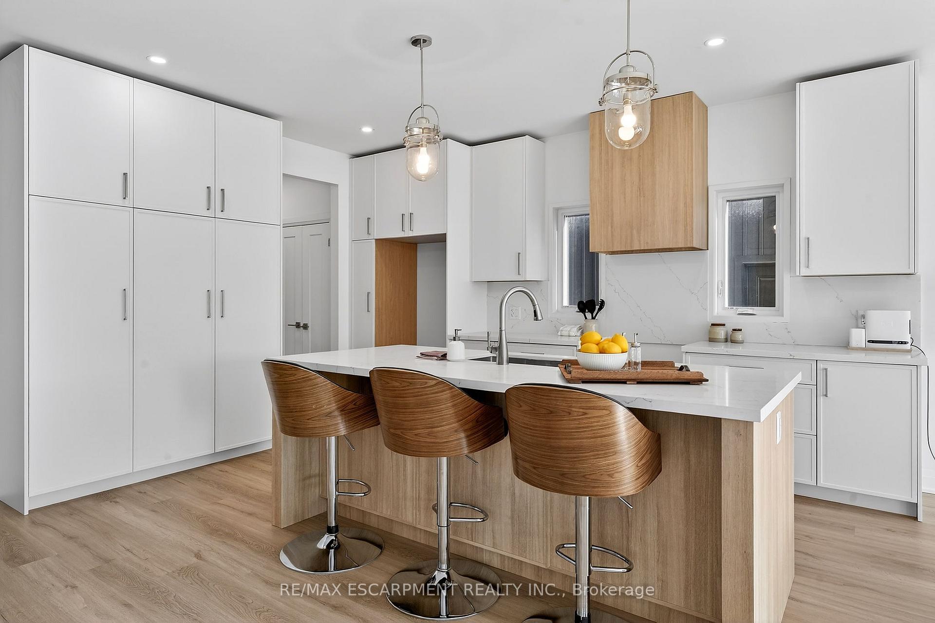 Photo 8 of 8868 Angie Drive, Niagara Falls, Forestview — HOMEH