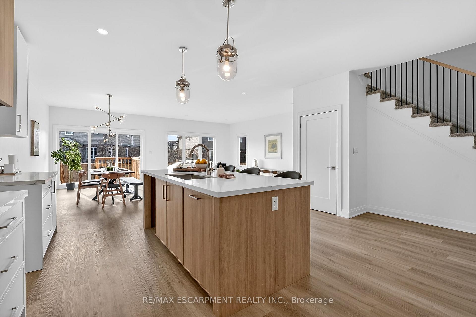 Photo 9 of 8868 Angie Drive, Niagara Falls, Forestview — HOMEH