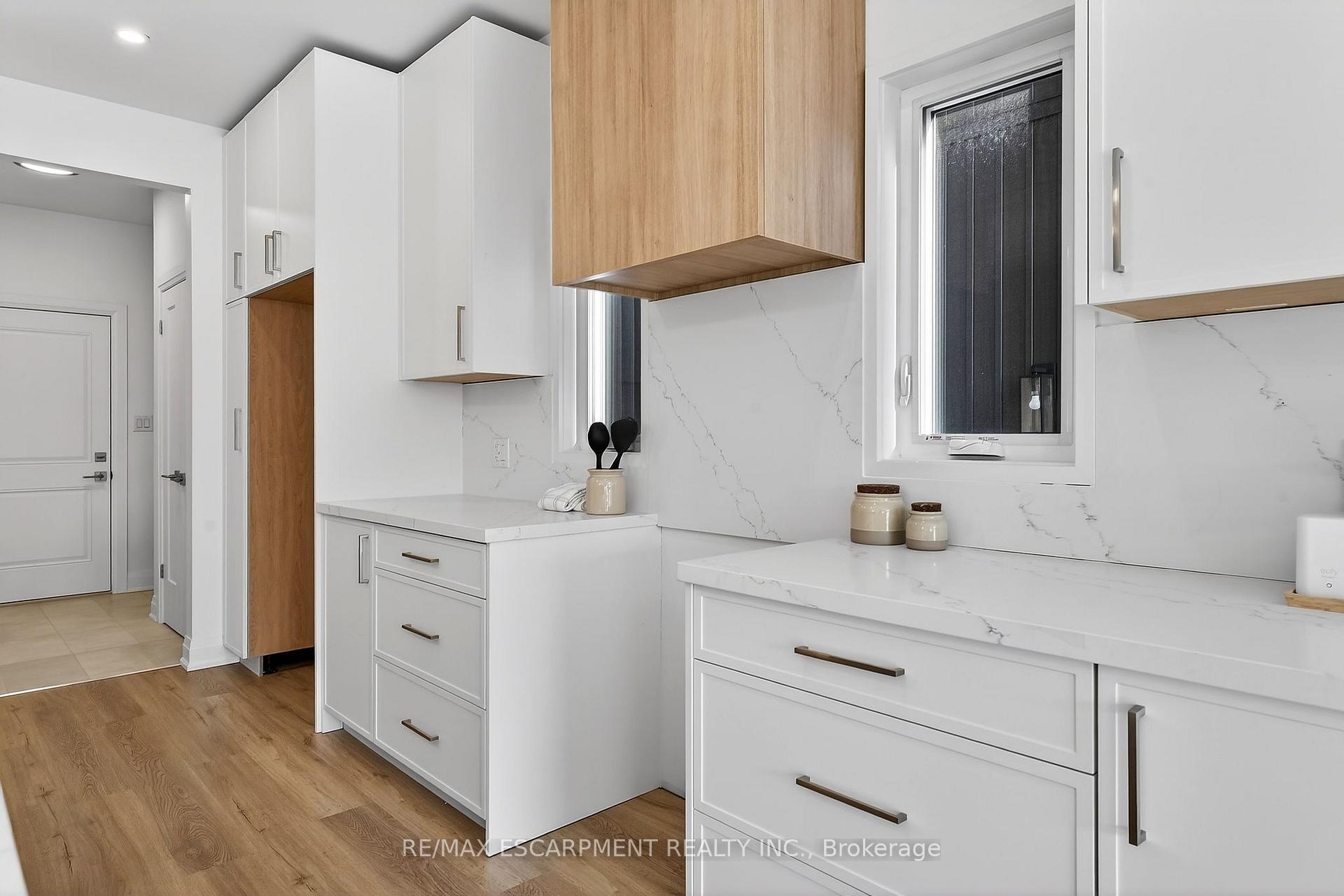Photo 10 of 8868 Angie Drive, Niagara Falls, Forestview — HOMEH