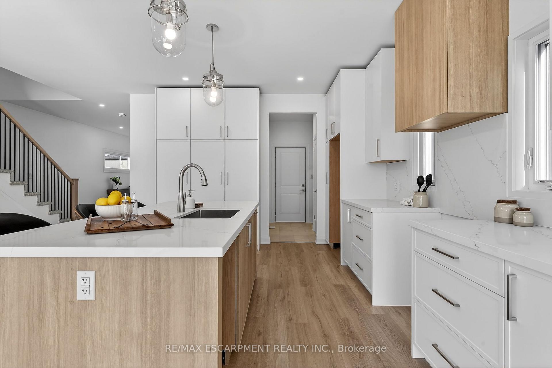 Photo 11 of 8868 Angie Drive, Niagara Falls, Forestview — HOMEH