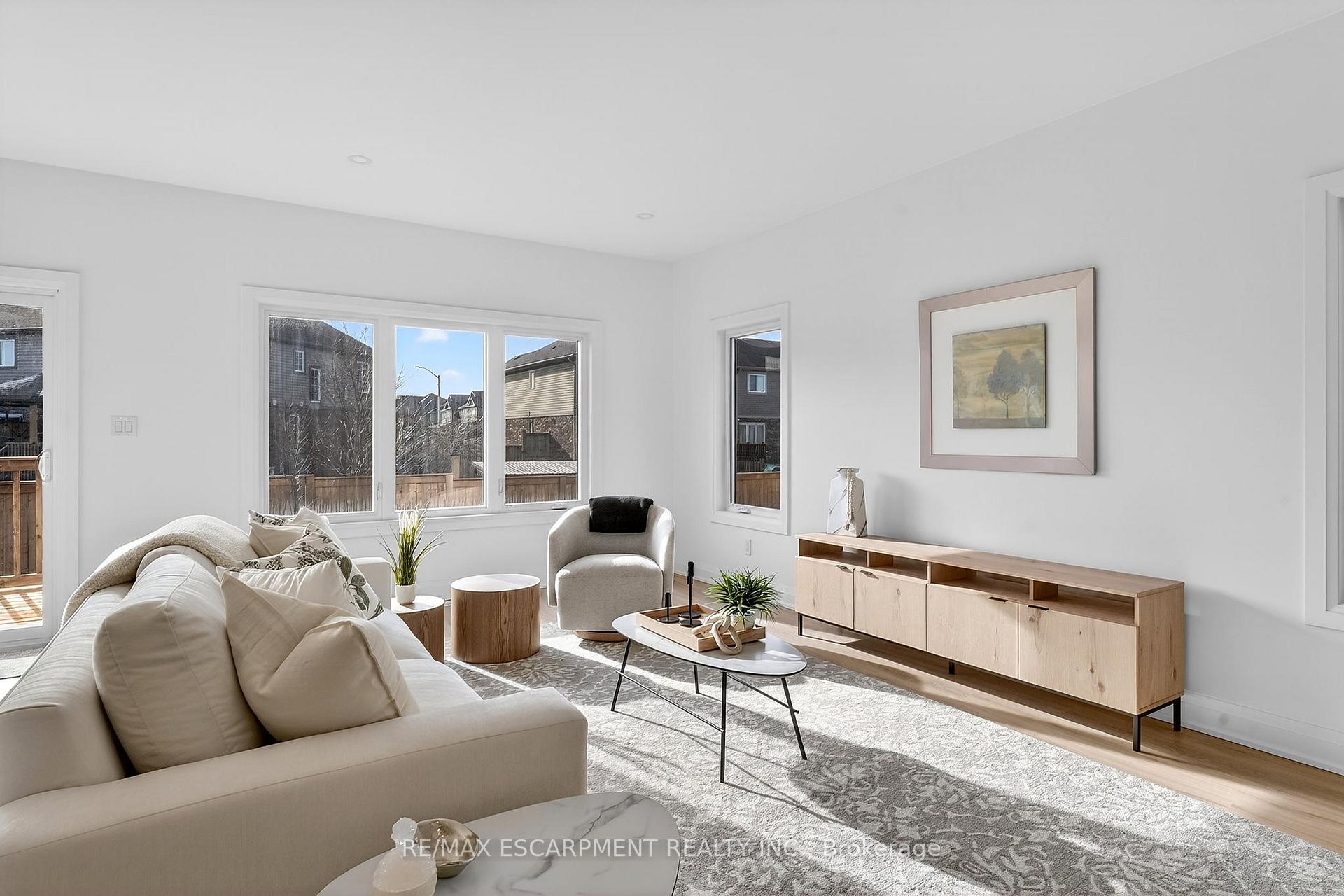 Photo 15 of 8868 Angie Drive, Niagara Falls, Forestview — HOMEH