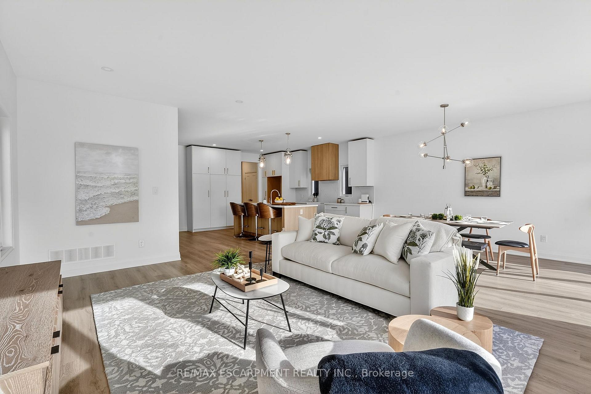 Photo 16 of 8868 Angie Drive, Niagara Falls, Forestview — HOMEH