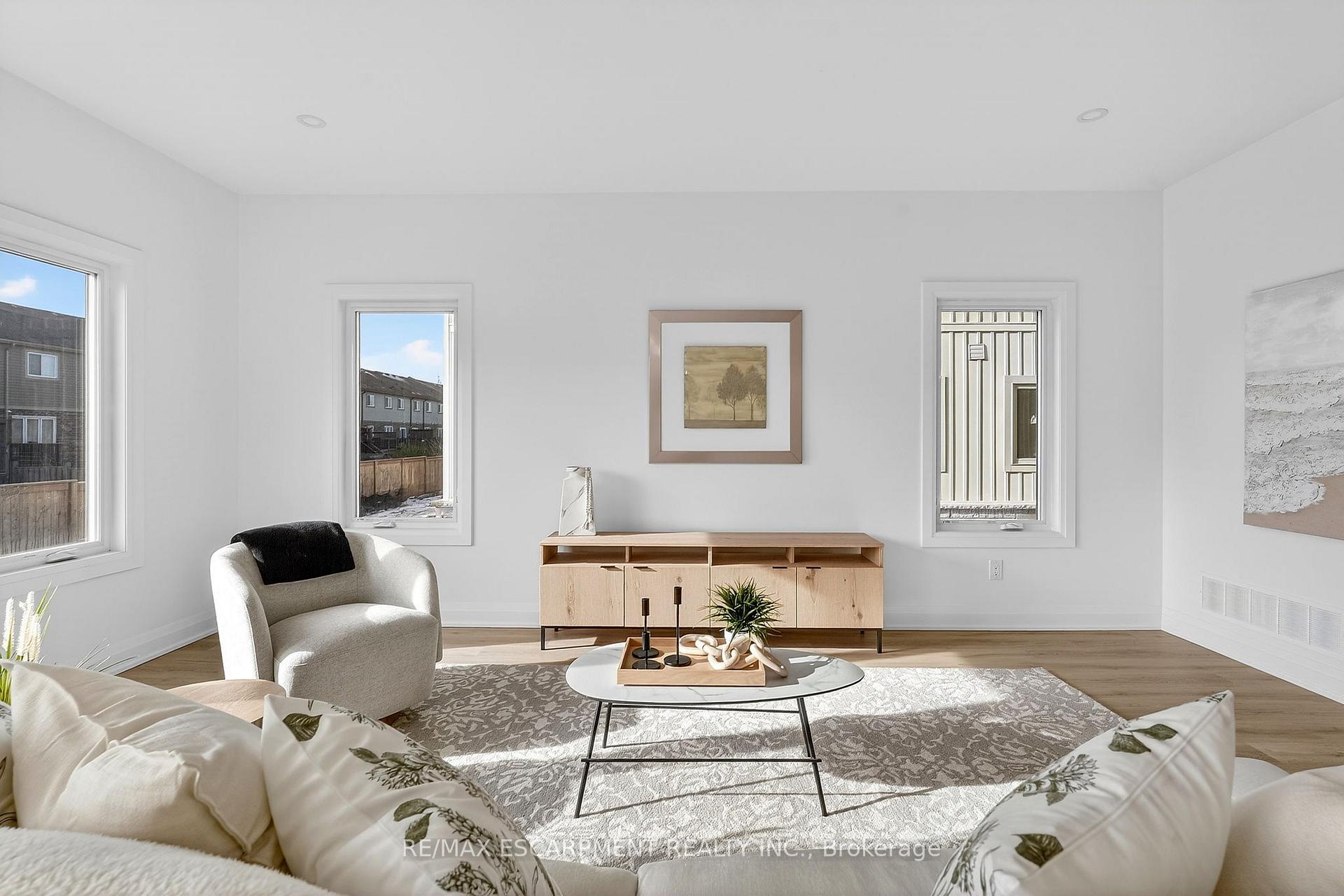 Photo 17 of 8868 Angie Drive, Niagara Falls, Forestview — HOMEH