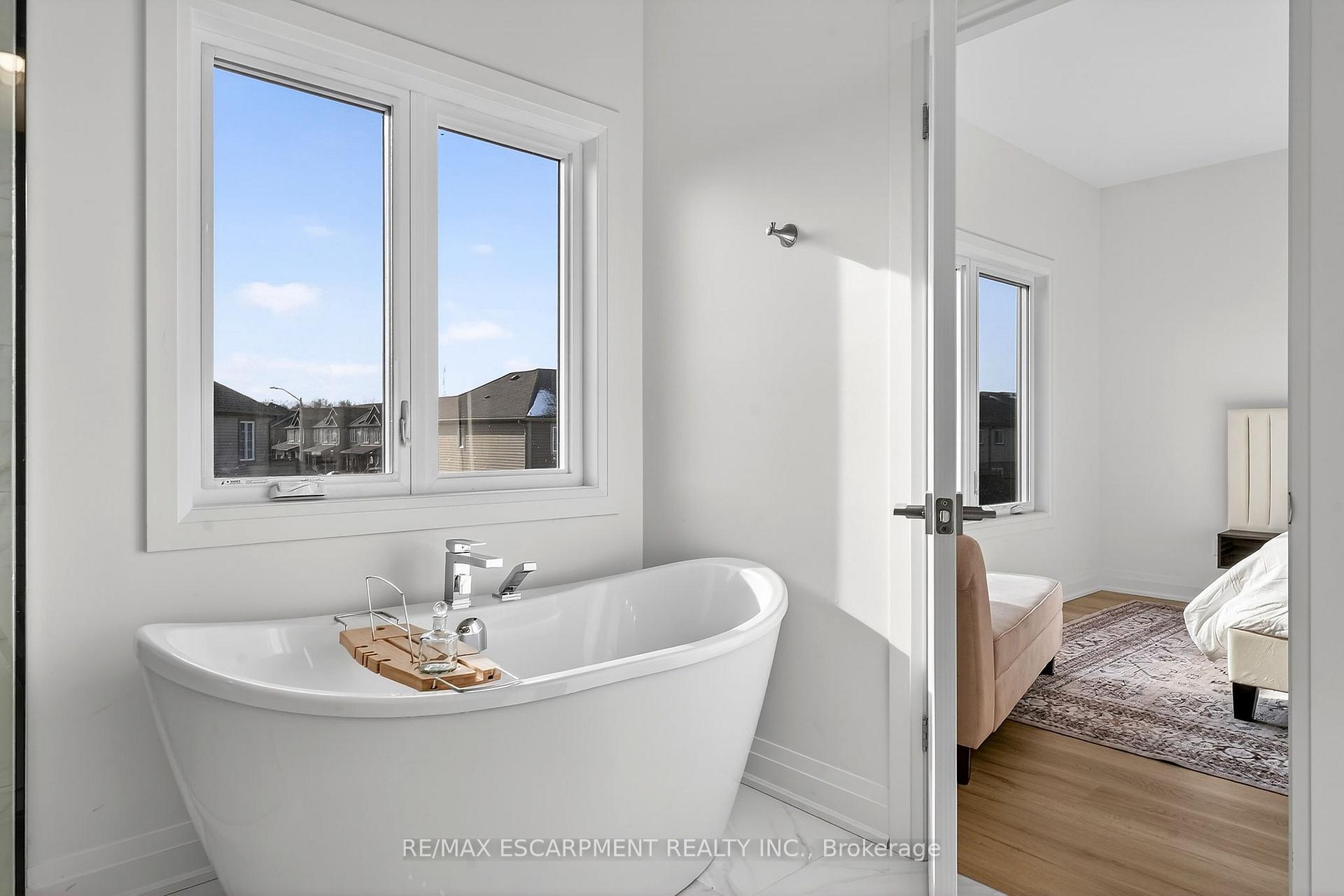 Photo 25 of 8868 Angie Drive, Niagara Falls, Forestview — HOMEH
