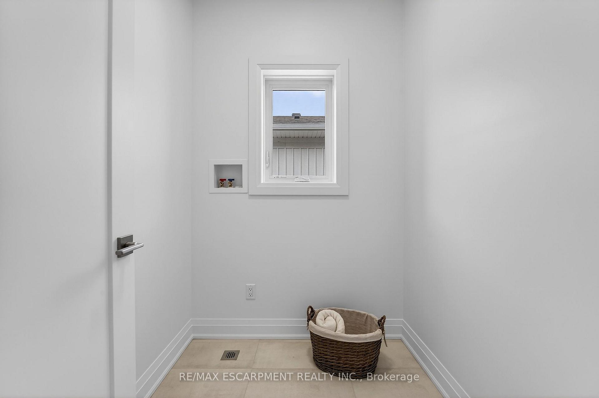 Photo 29 of 8868 Angie Drive, Niagara Falls, Forestview — HOMEH