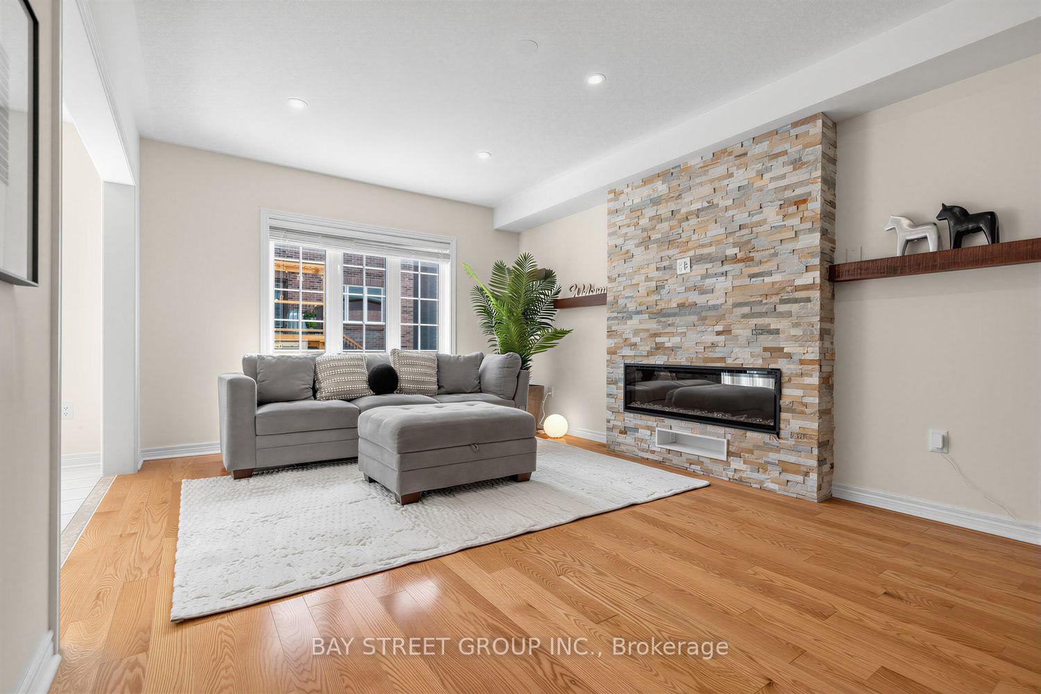 Photo 9 of 37 Mynden Way, Newmarket, Woodland Hill — HOMEH