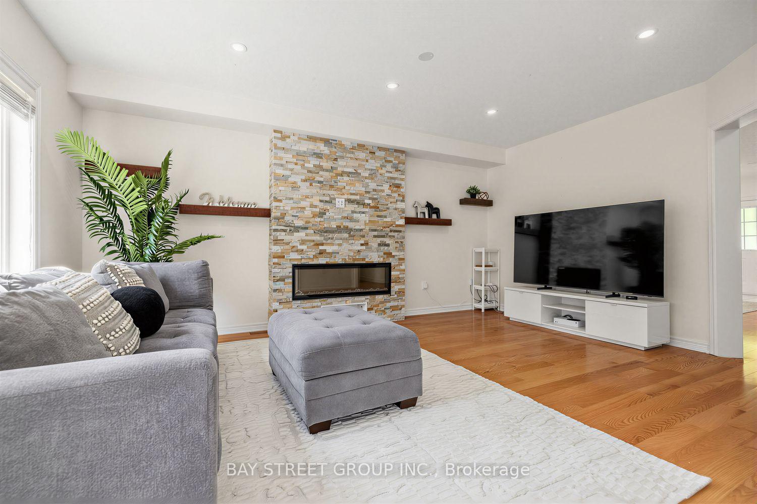 Photo 10 of 37 Mynden Way, Newmarket, Woodland Hill — HOMEH