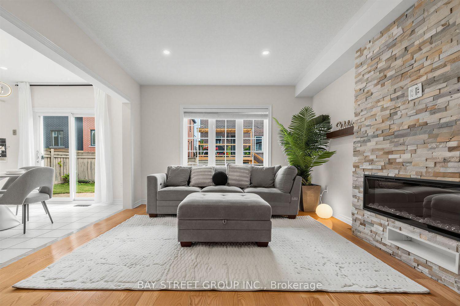 Photo 12 of 37 Mynden Way, Newmarket, Woodland Hill — HOMEH