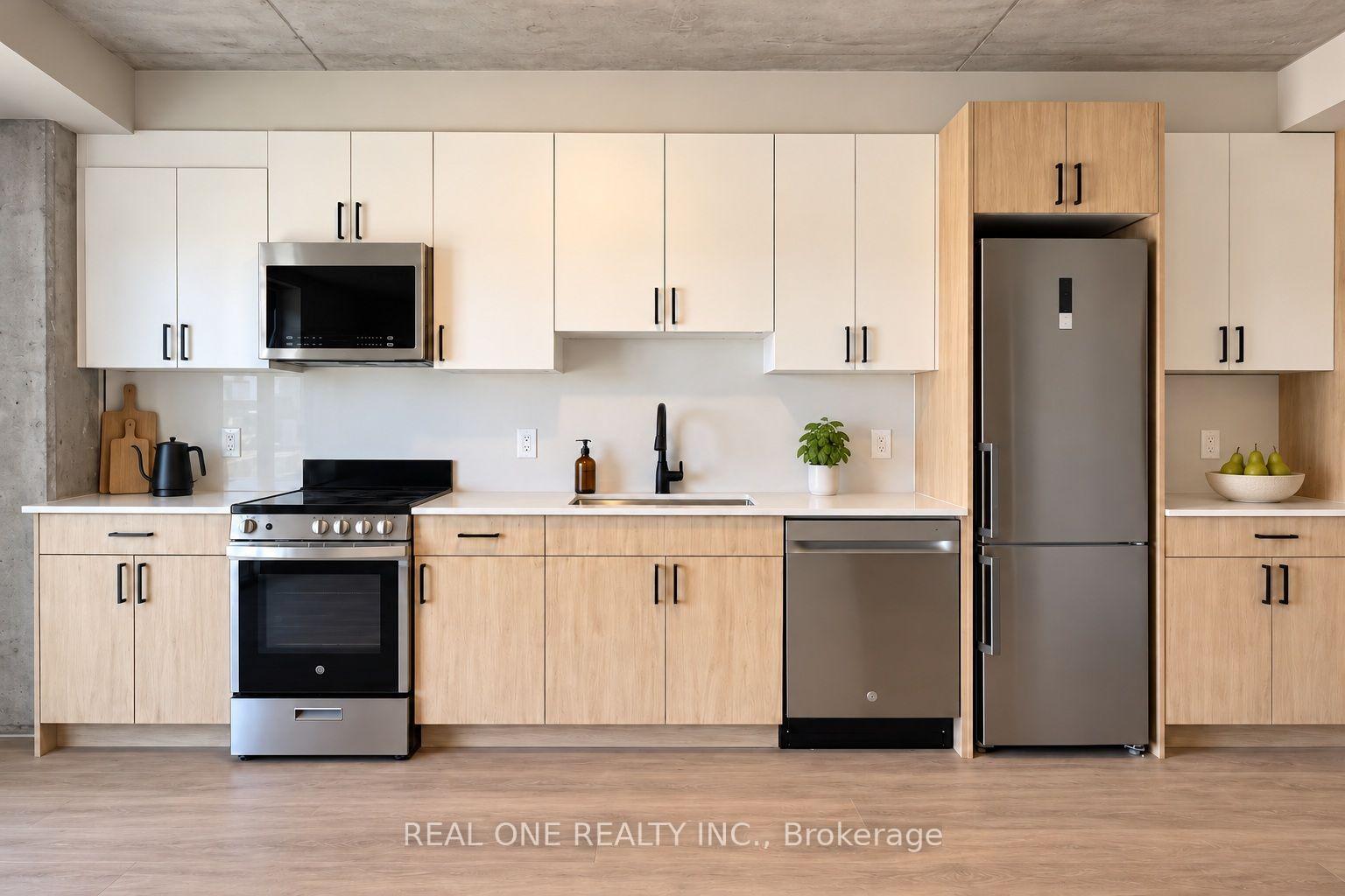 Photo 3 of Unit 604, 810 King Street W, Hamilton, Westdale — HOMEH