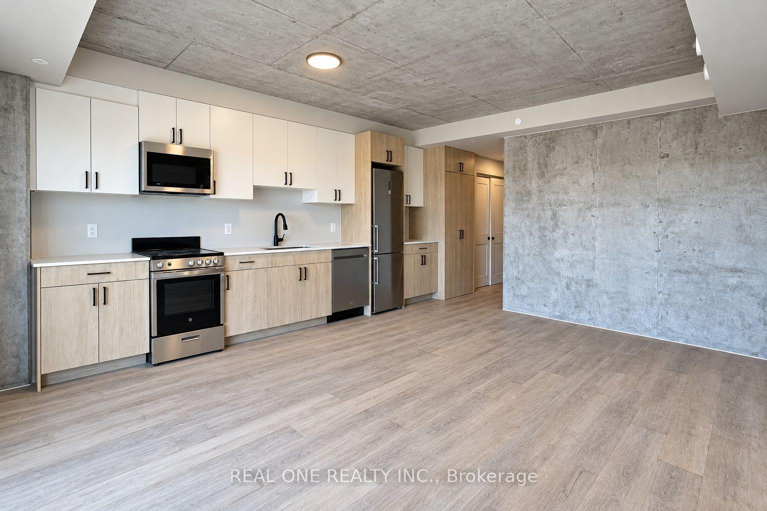 Photo 5 of Unit 604, 810 King Street W, Hamilton, Westdale — HOMEH