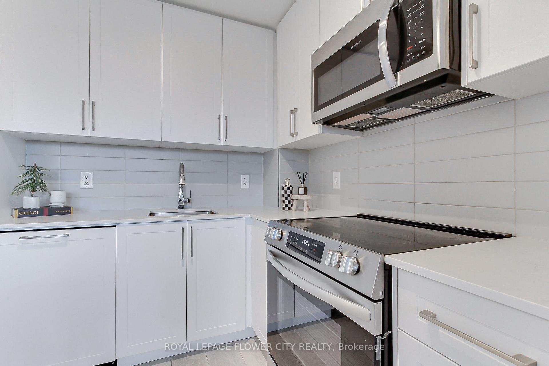 Photo 12 of Unit 239, 2450 Old Bronte Road, Oakville, Westmount — HOMEH