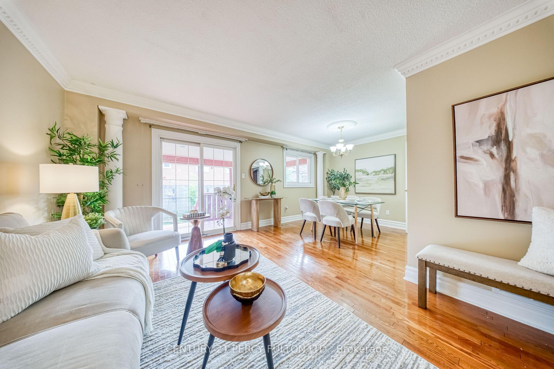 Photo 9 of 109 Swinton Crescent, Vaughan, Lakeview Estates — HOMEH