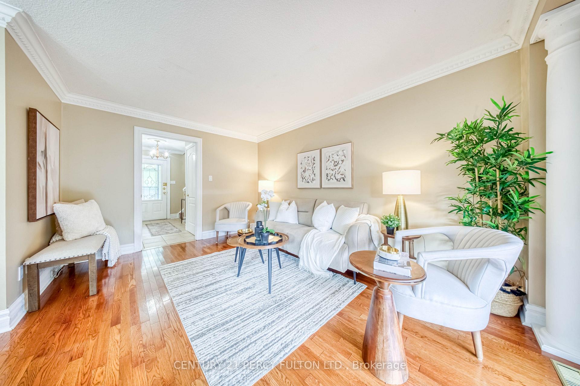 Photo 10 of 109 Swinton Crescent, Vaughan, Lakeview Estates — HOMEH