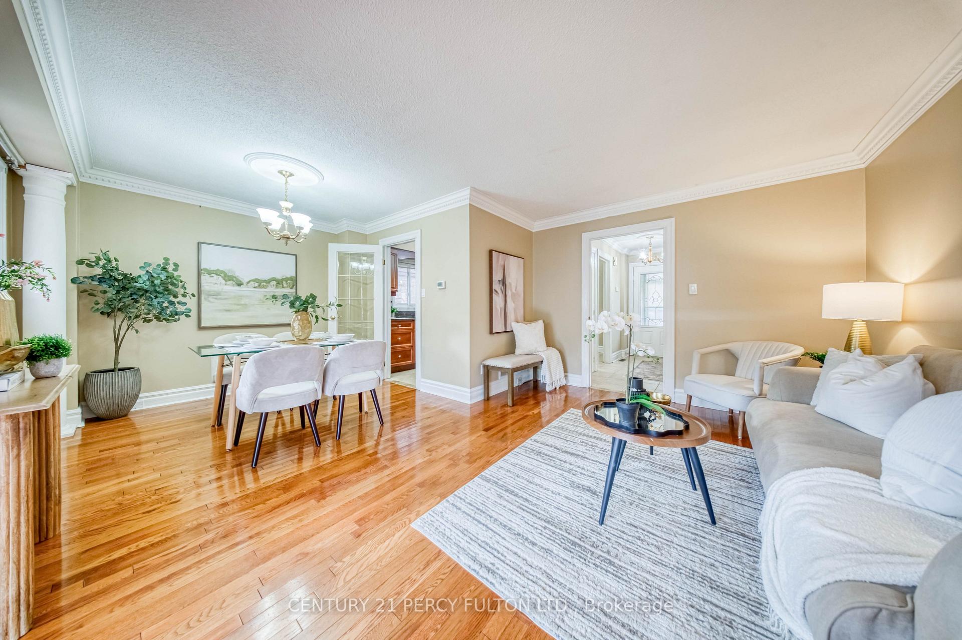 Photo 11 of 109 Swinton Crescent, Vaughan, Lakeview Estates — HOMEH