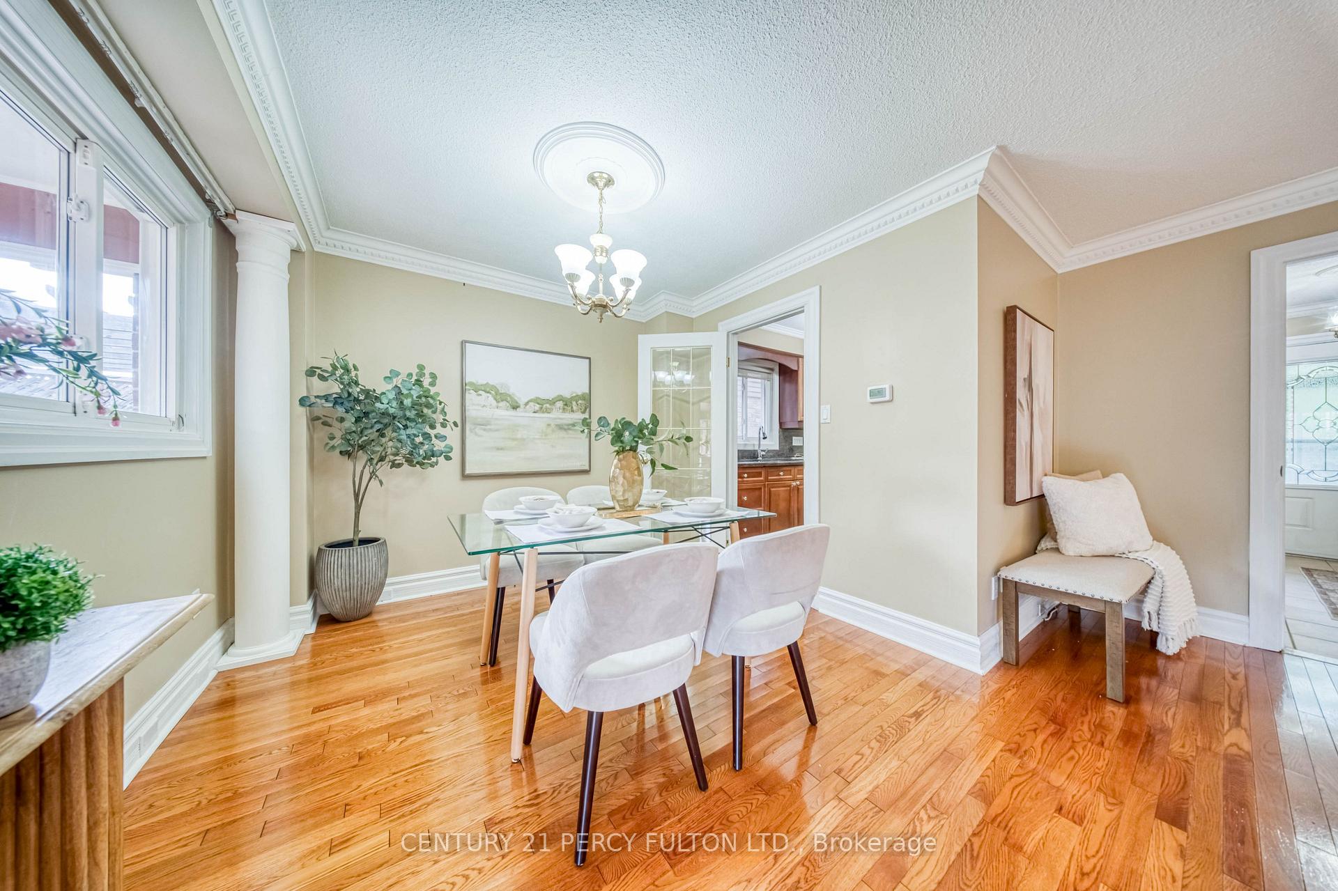 Photo 12 of 109 Swinton Crescent, Vaughan, Lakeview Estates — HOMEH