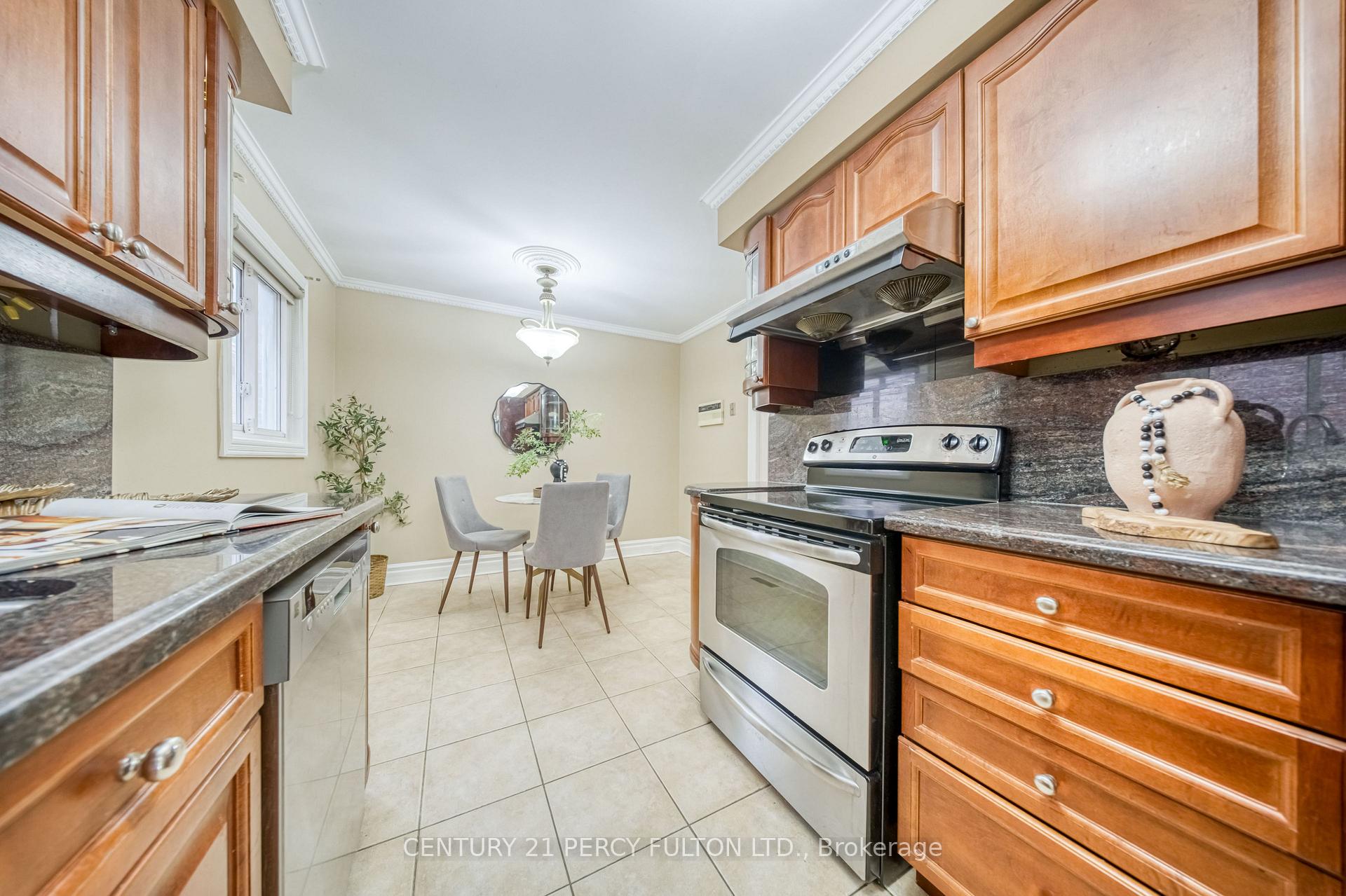 Photo 14 of 109 Swinton Crescent, Vaughan, Lakeview Estates — HOMEH