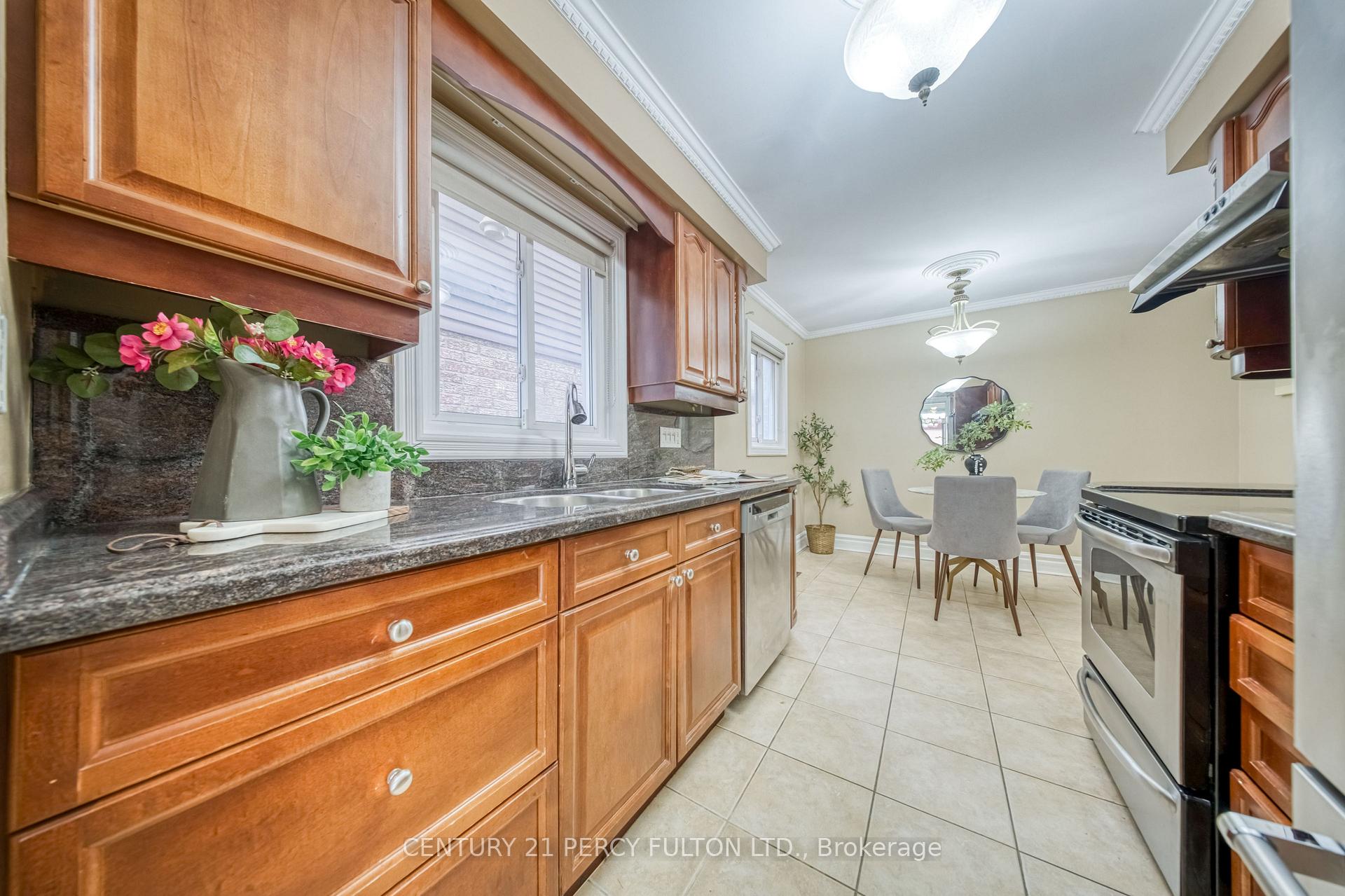 Photo 15 of 109 Swinton Crescent, Vaughan, Lakeview Estates — HOMEH