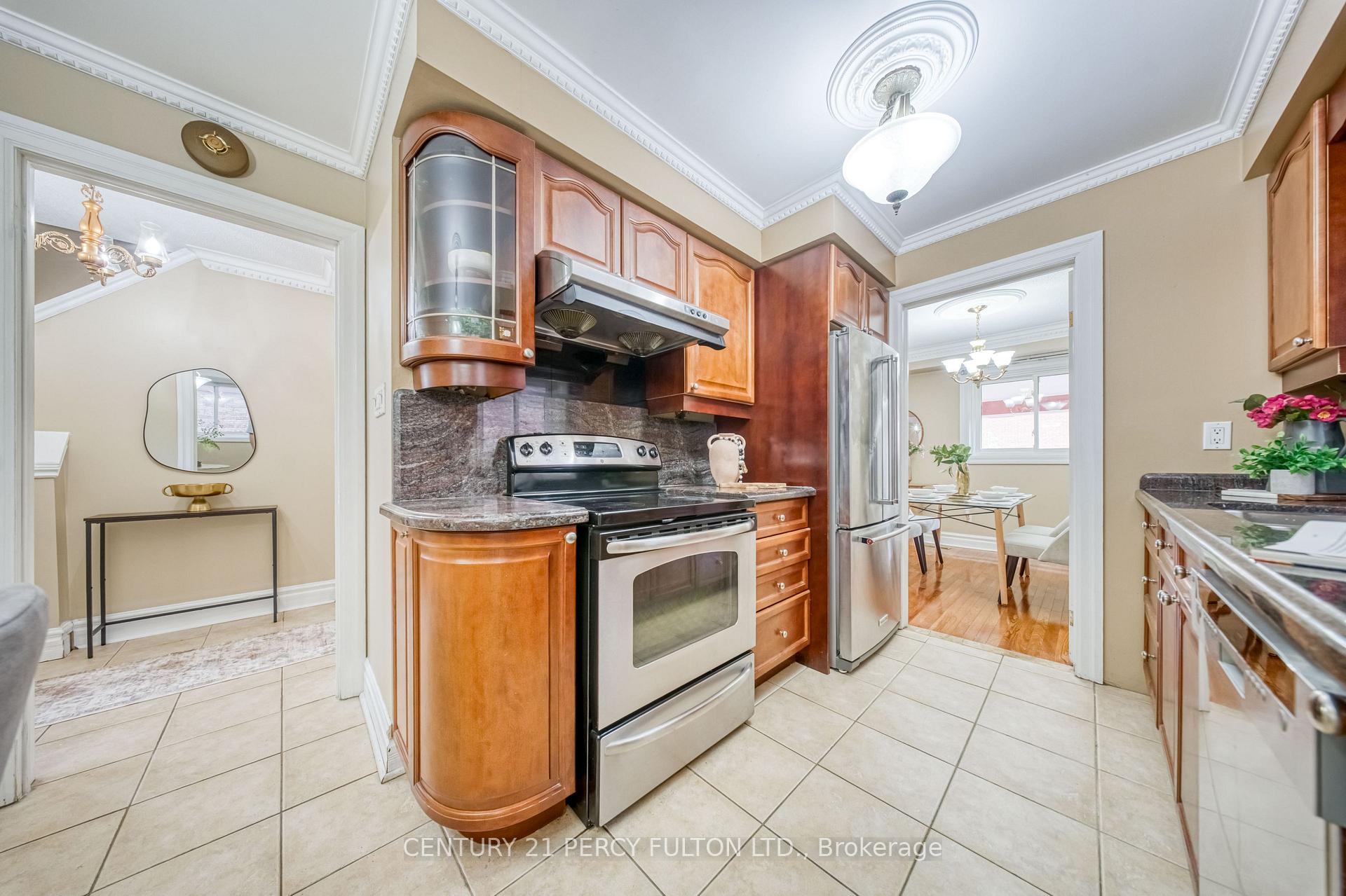 Photo 16 of 109 Swinton Crescent, Vaughan, Lakeview Estates — HOMEH
