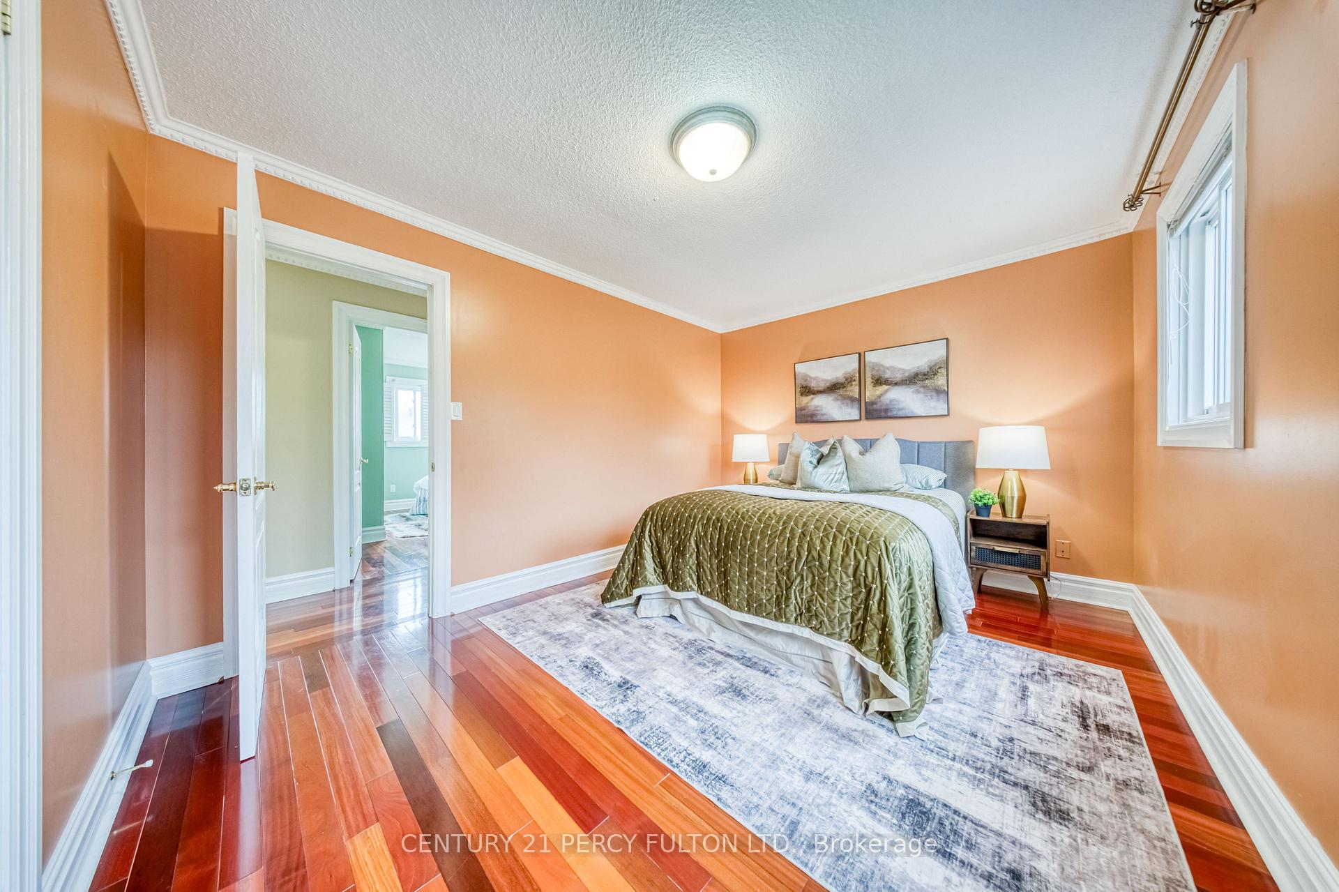 Photo 21 of 109 Swinton Crescent, Vaughan, Lakeview Estates — HOMEH