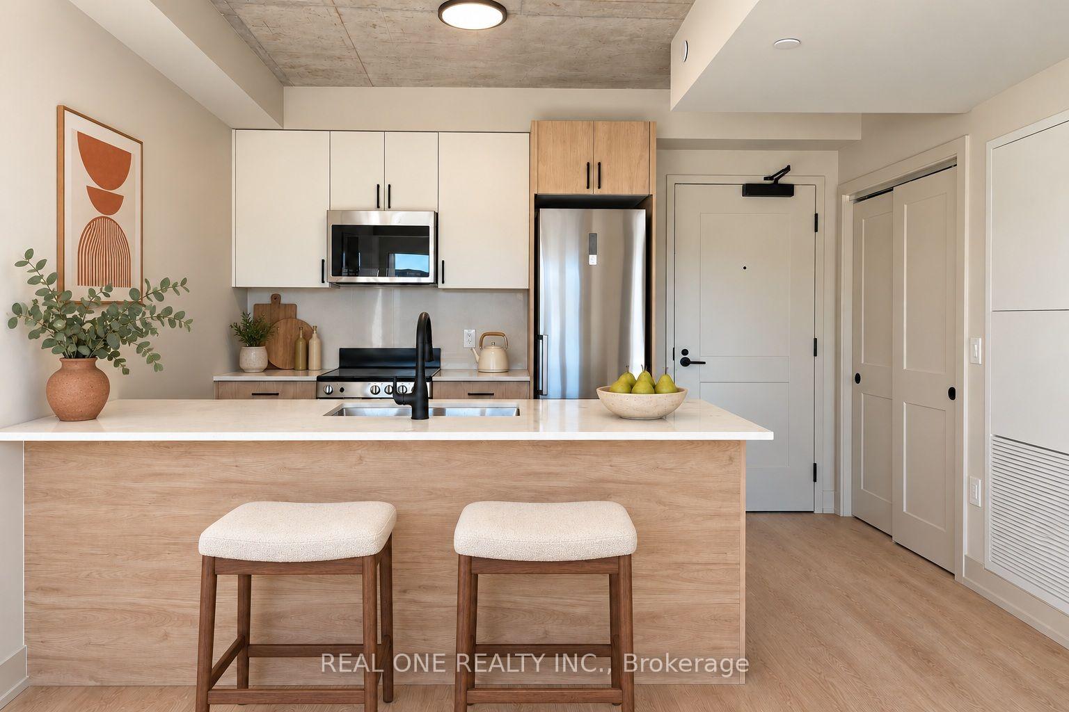 Photo 3 of Unit 606, 810 King Street W, Hamilton, Westdale — HOMEH