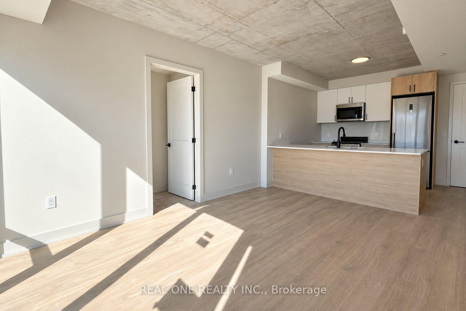 Photo 9 of Unit 606, 810 King Street W, Hamilton, Westdale — HOMEH