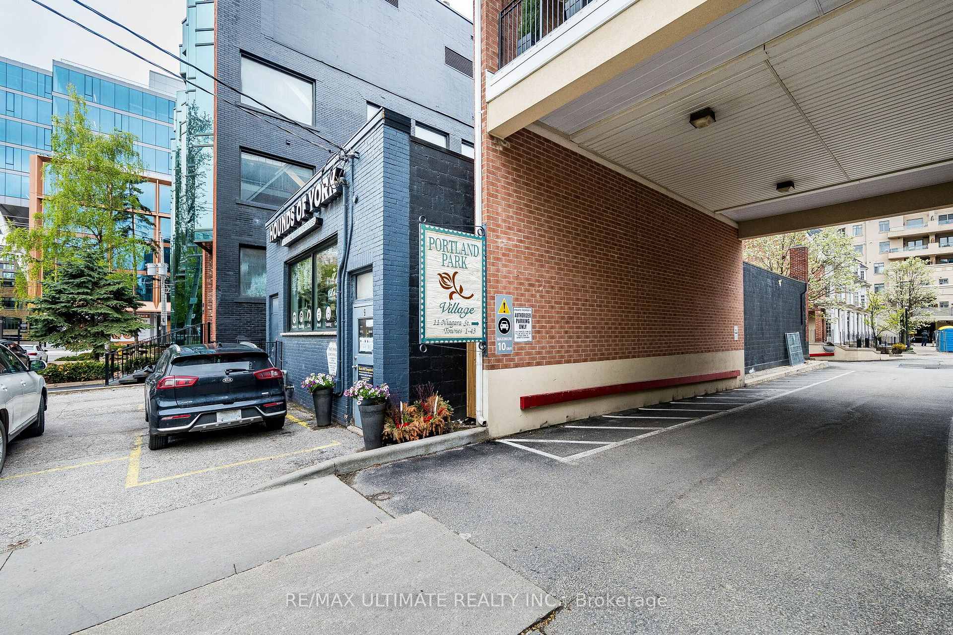 Photo 3 of Unit 14, 11 Niagara Street, Toronto, Waterfront Communities — HOMEH