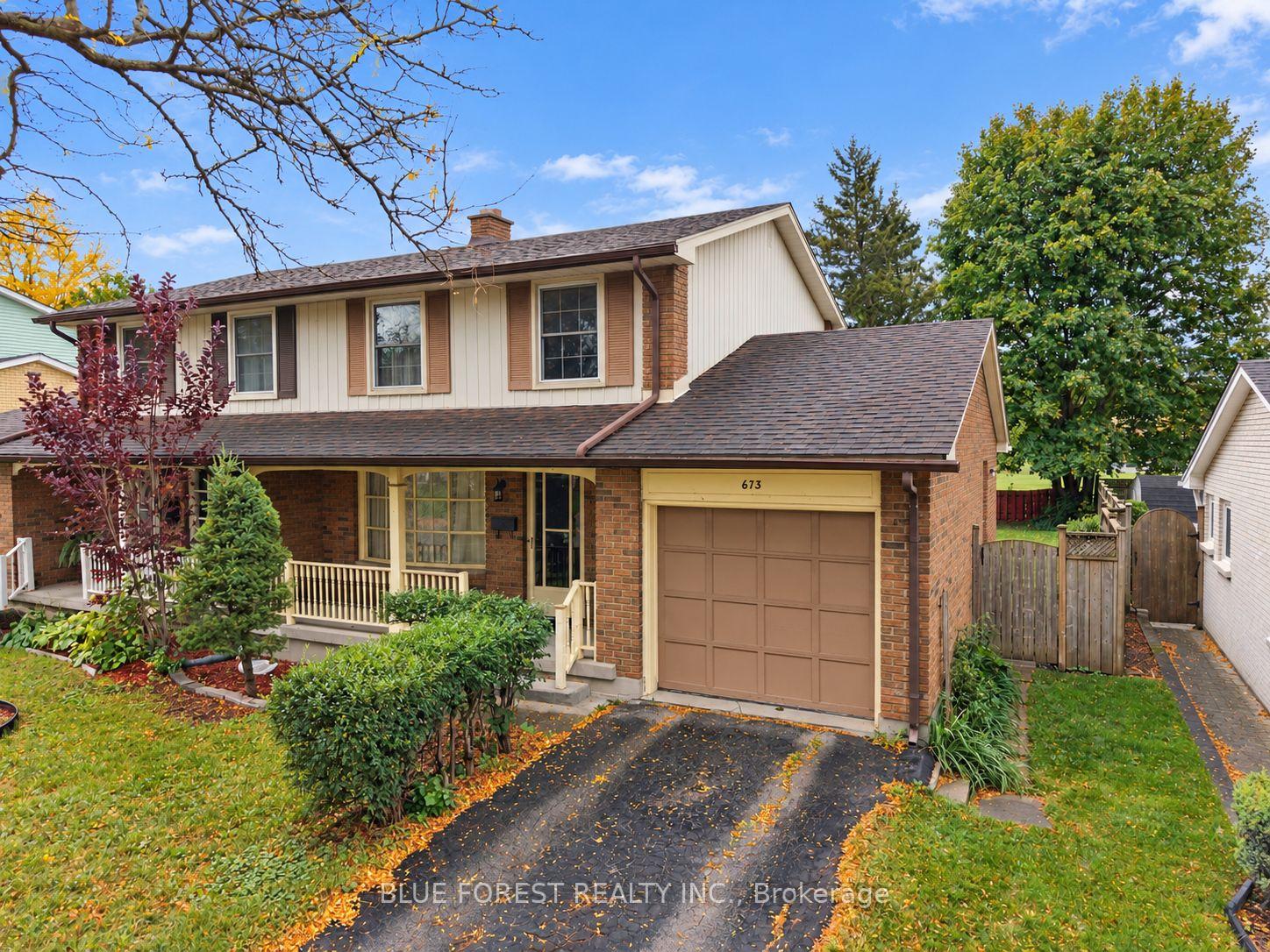 Photo 2 of 673 Galloway Crescent, London, South O — HOMEH