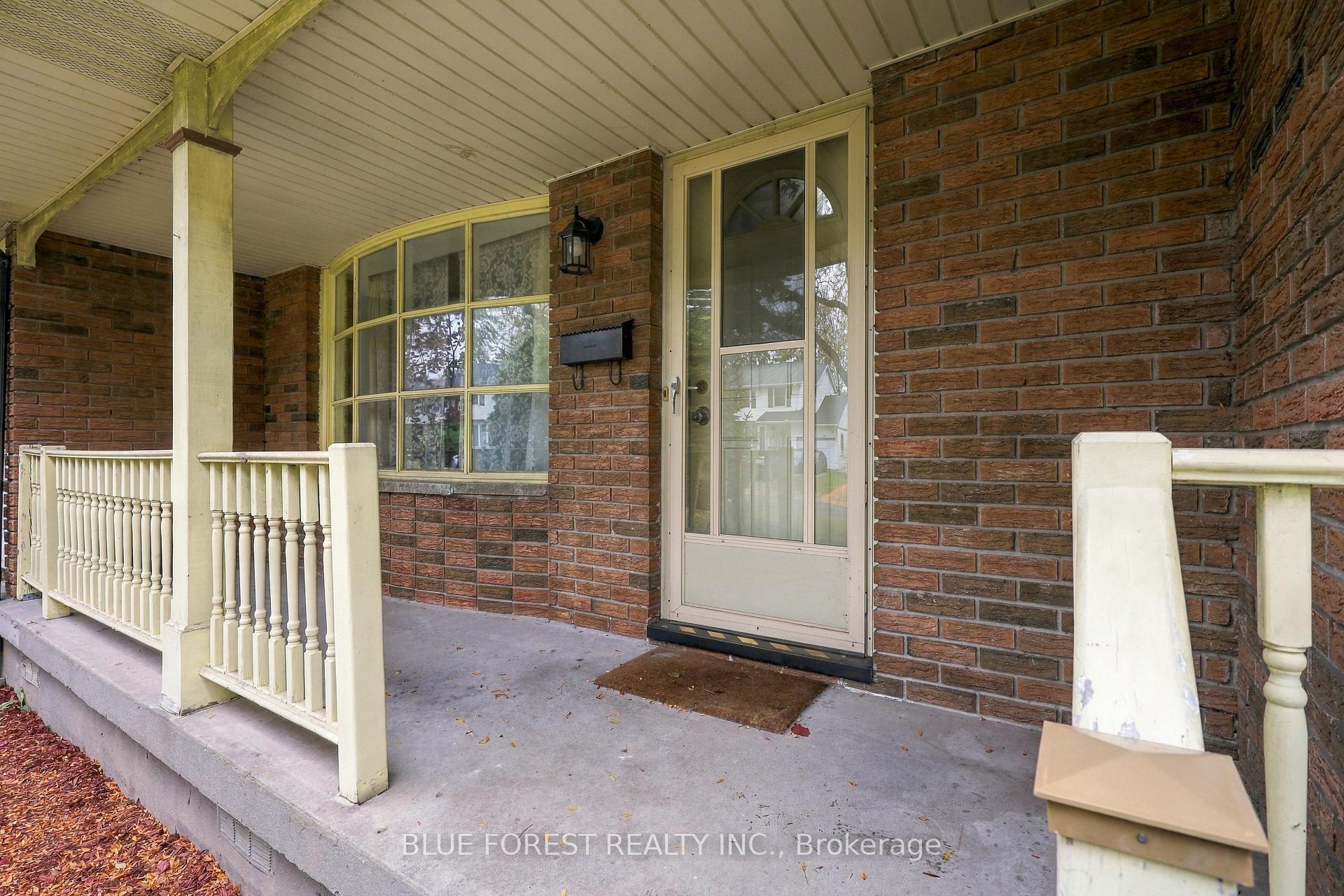Photo 5 of 673 Galloway Crescent, London, South O — HOMEH