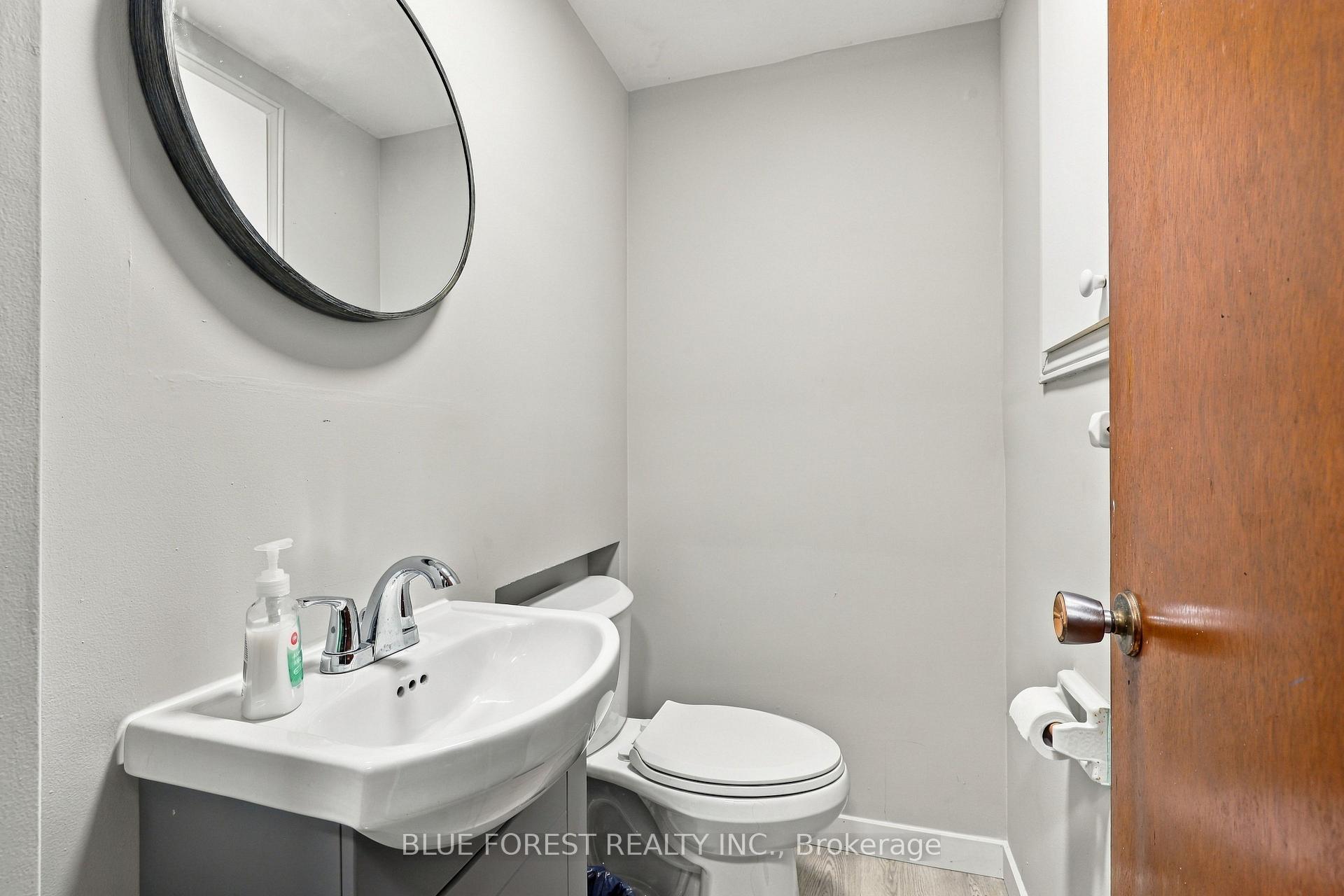 Photo 18 of 673 Galloway Crescent, London, South O — HOMEH