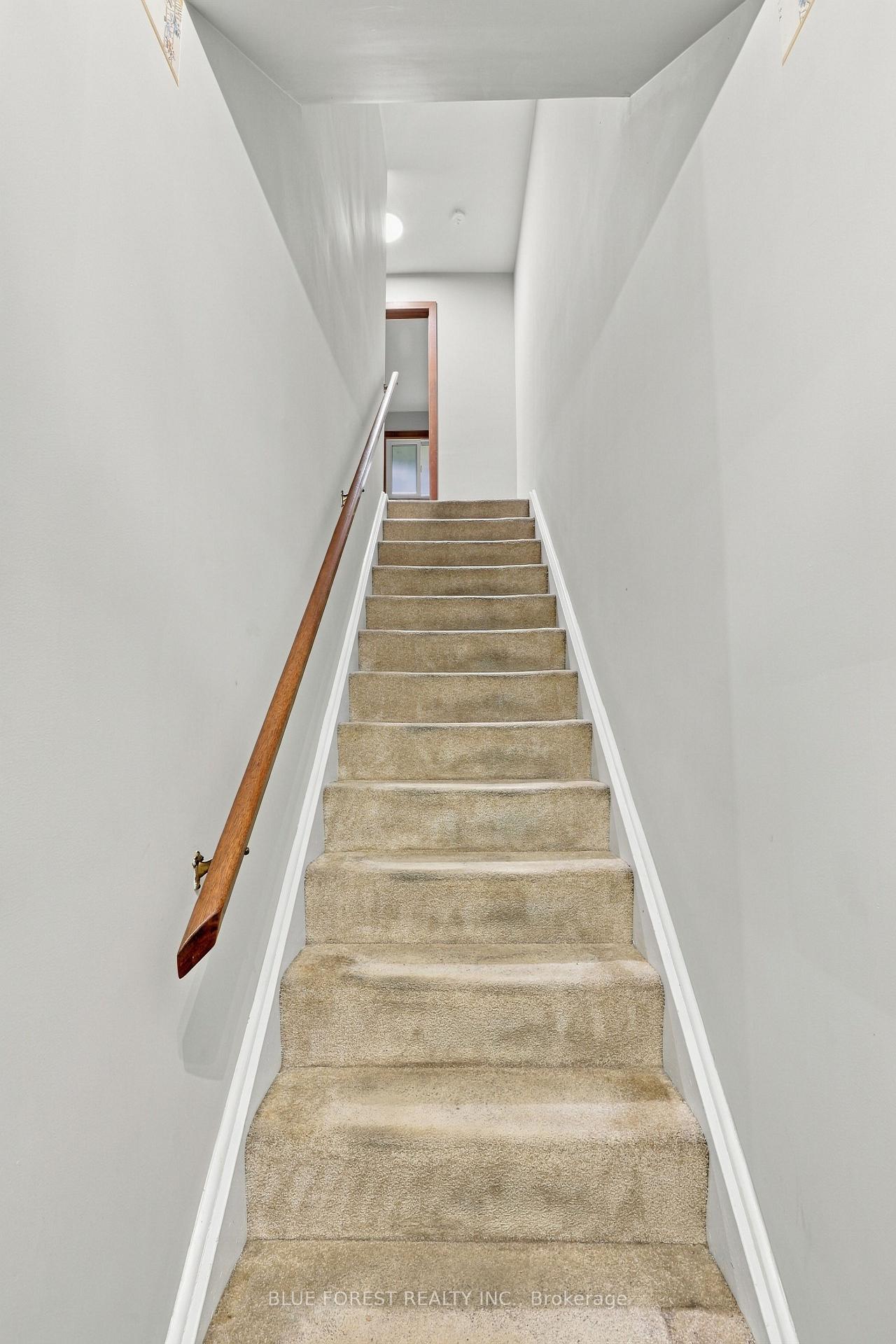 Photo 22 of 673 Galloway Crescent, London, South O — HOMEH