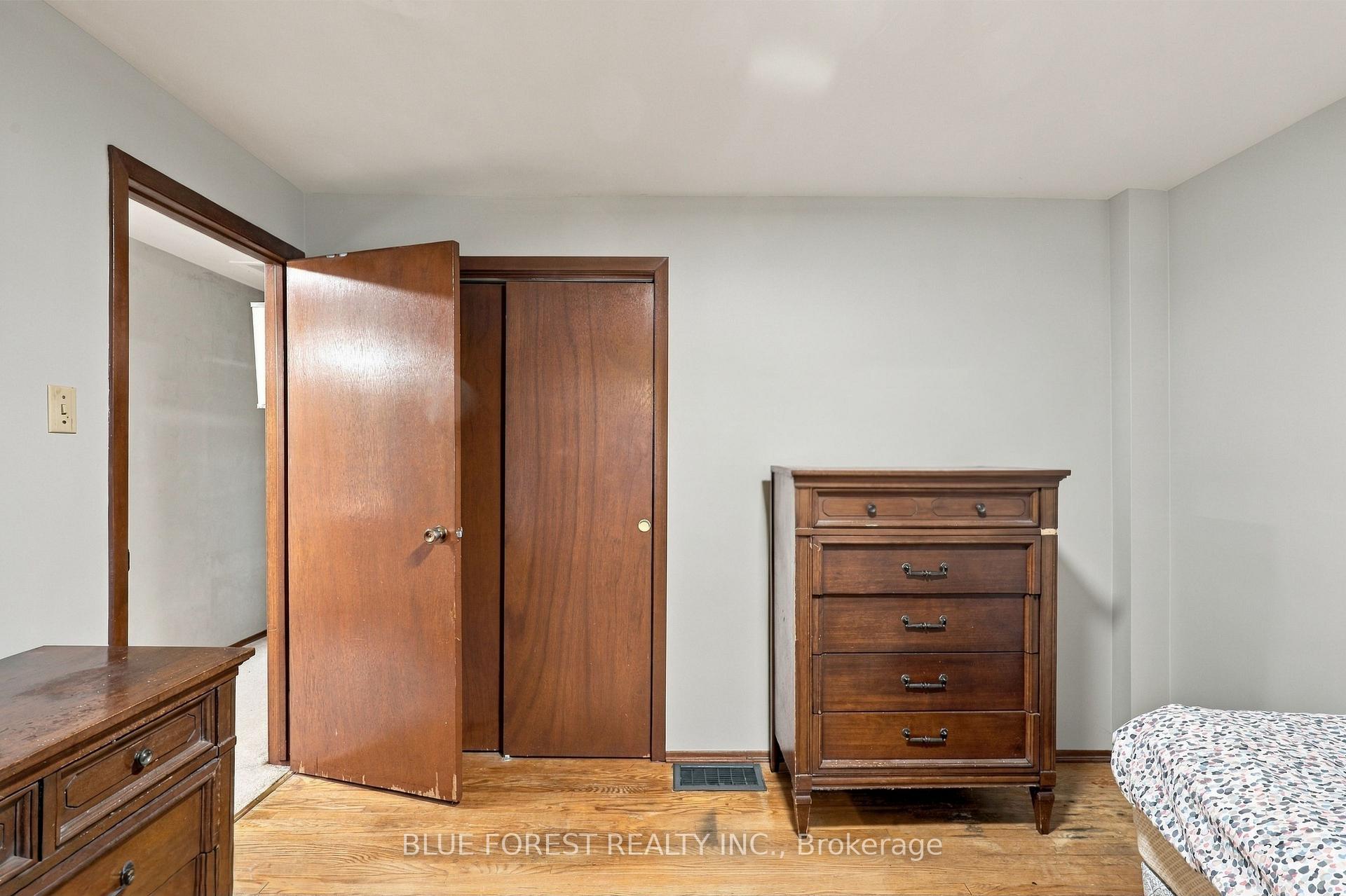 Photo 26 of 673 Galloway Crescent, London, South O — HOMEH