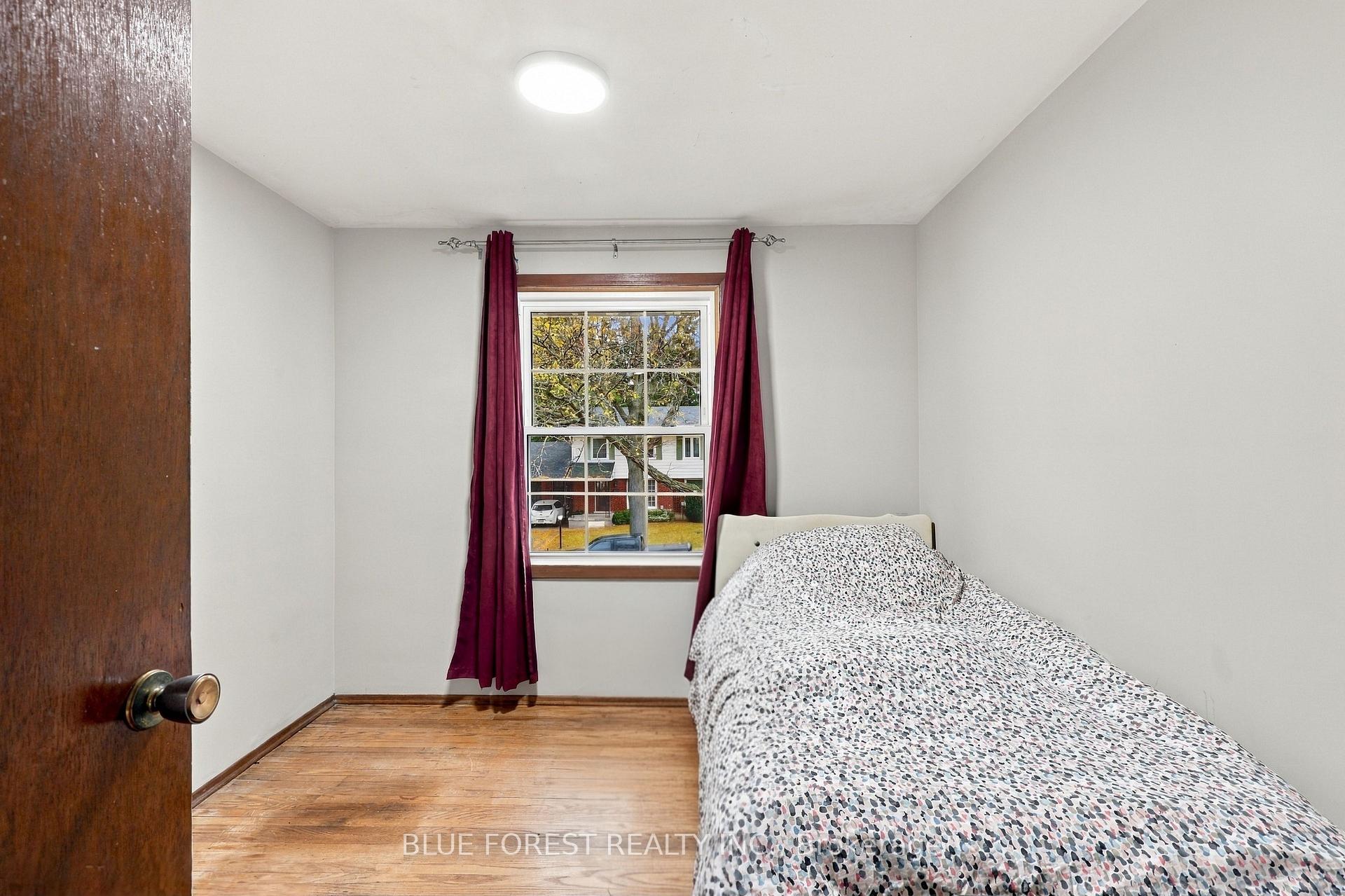 Photo 28 of 673 Galloway Crescent, London, South O — HOMEH