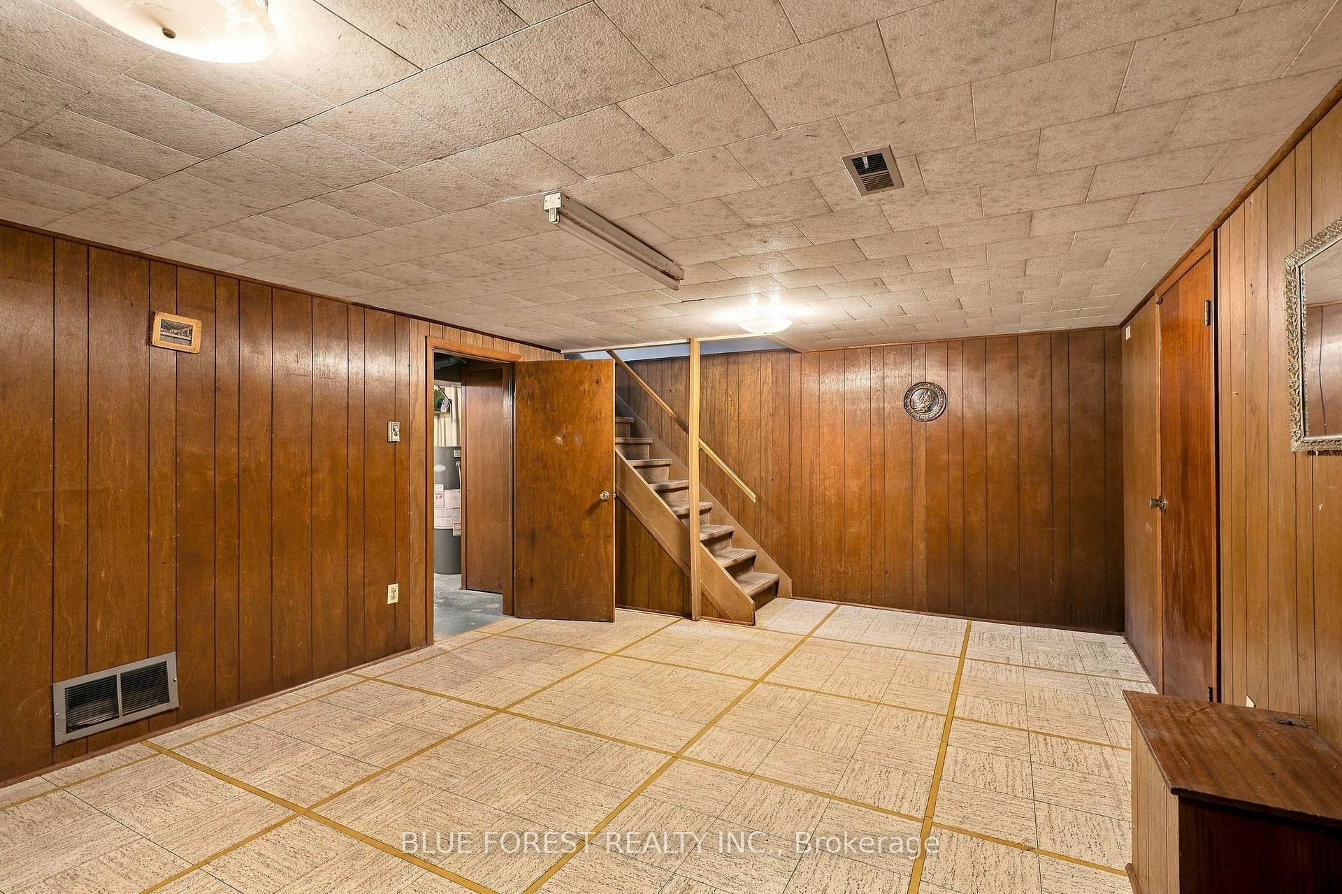 Photo 32 of 673 Galloway Crescent, London, South O — HOMEH