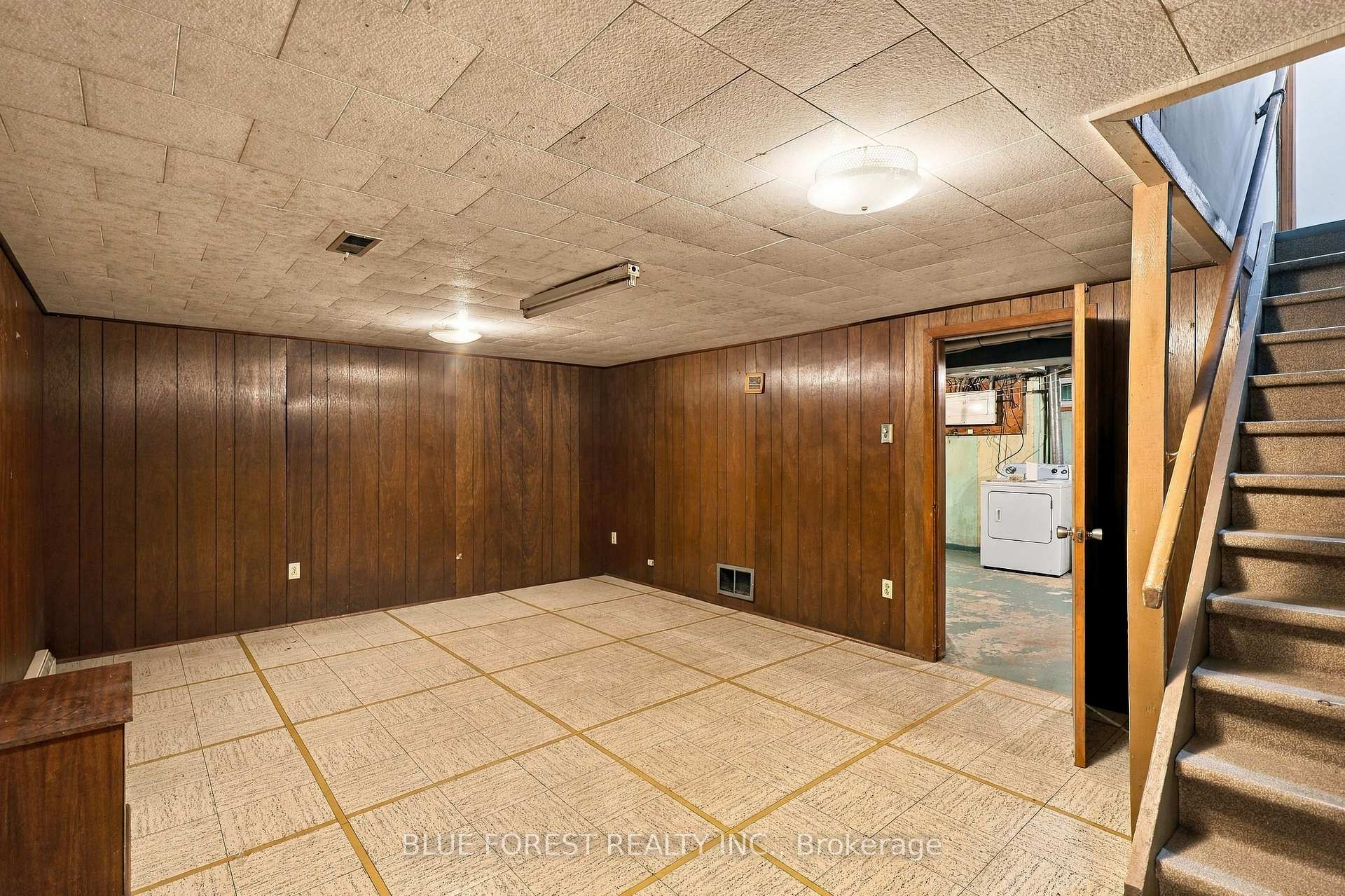 Photo 33 of 673 Galloway Crescent, London, South O — HOMEH