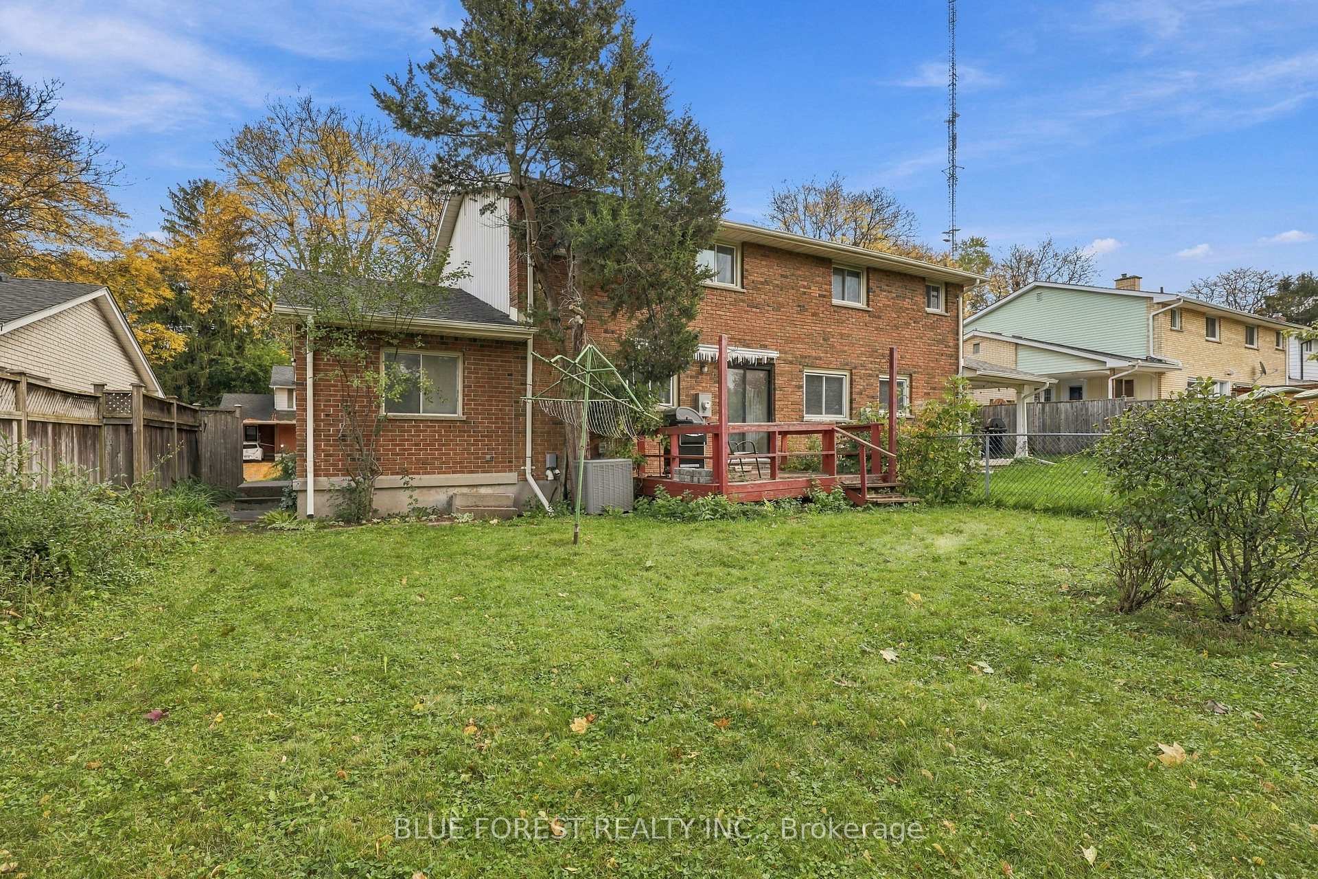 Photo 37 of 673 Galloway Crescent, London, South O — HOMEH